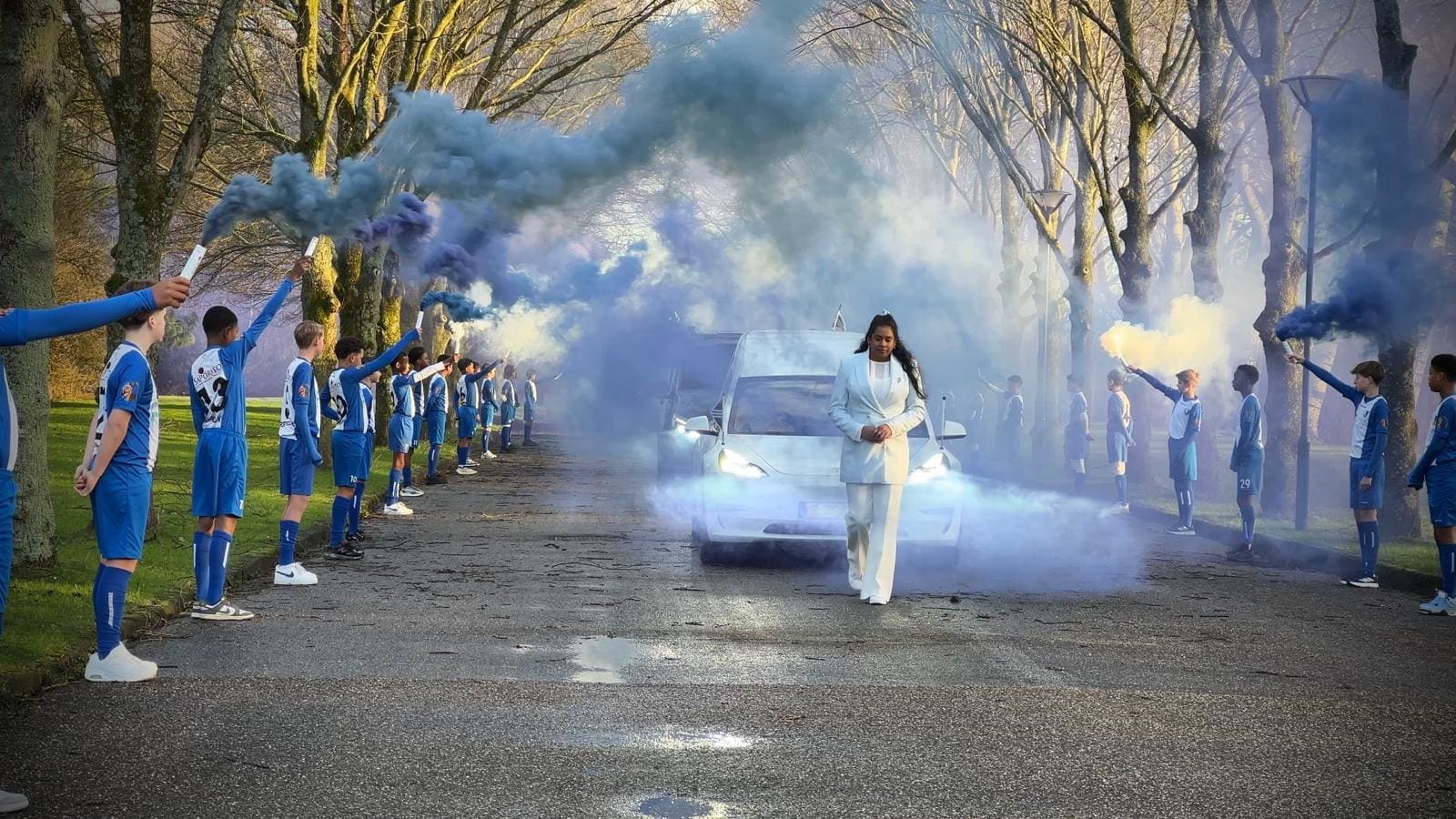Indrukwekkend afscheid van omgebrachte Gianny-Davey (12), voetbalvrienden vormen erehaag