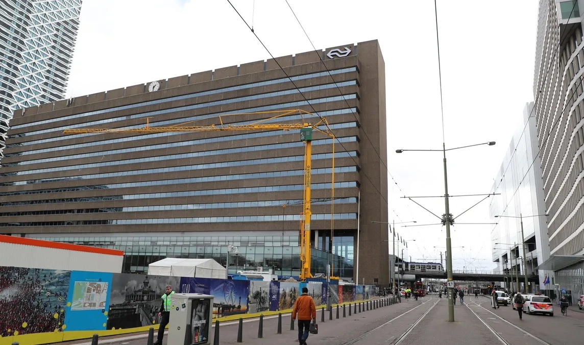 Station Den Haag weer vrijgegeven nadat hijskraan instabiel werd