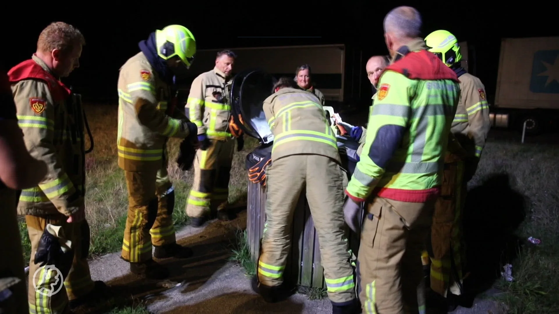 Kitten gedumpt in ondergrondse container