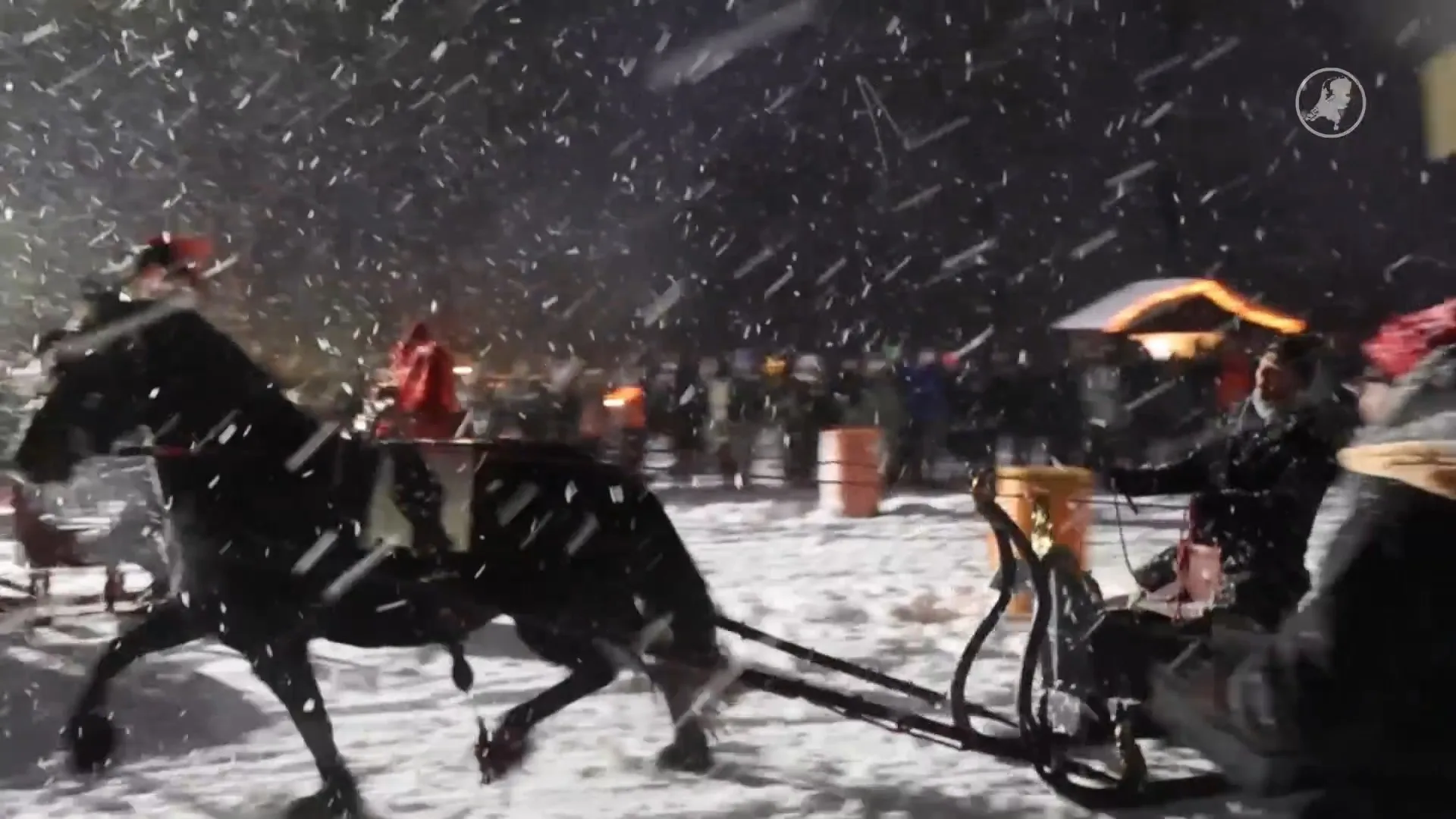 Klederdracht en belletjes: arrensleeënwedstrijd trekt veel bekijks