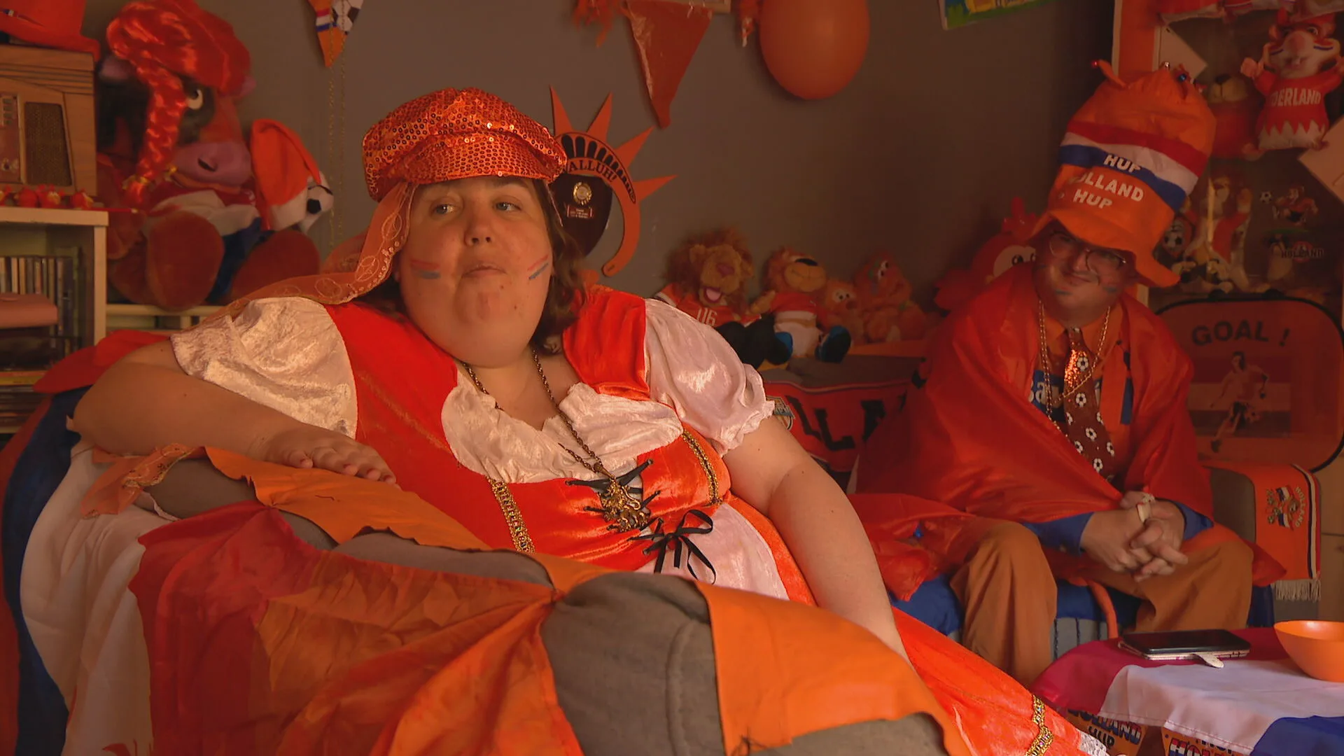 In het huis van Martijn en Kirsten moet je een zonnebril op: alles is oranje