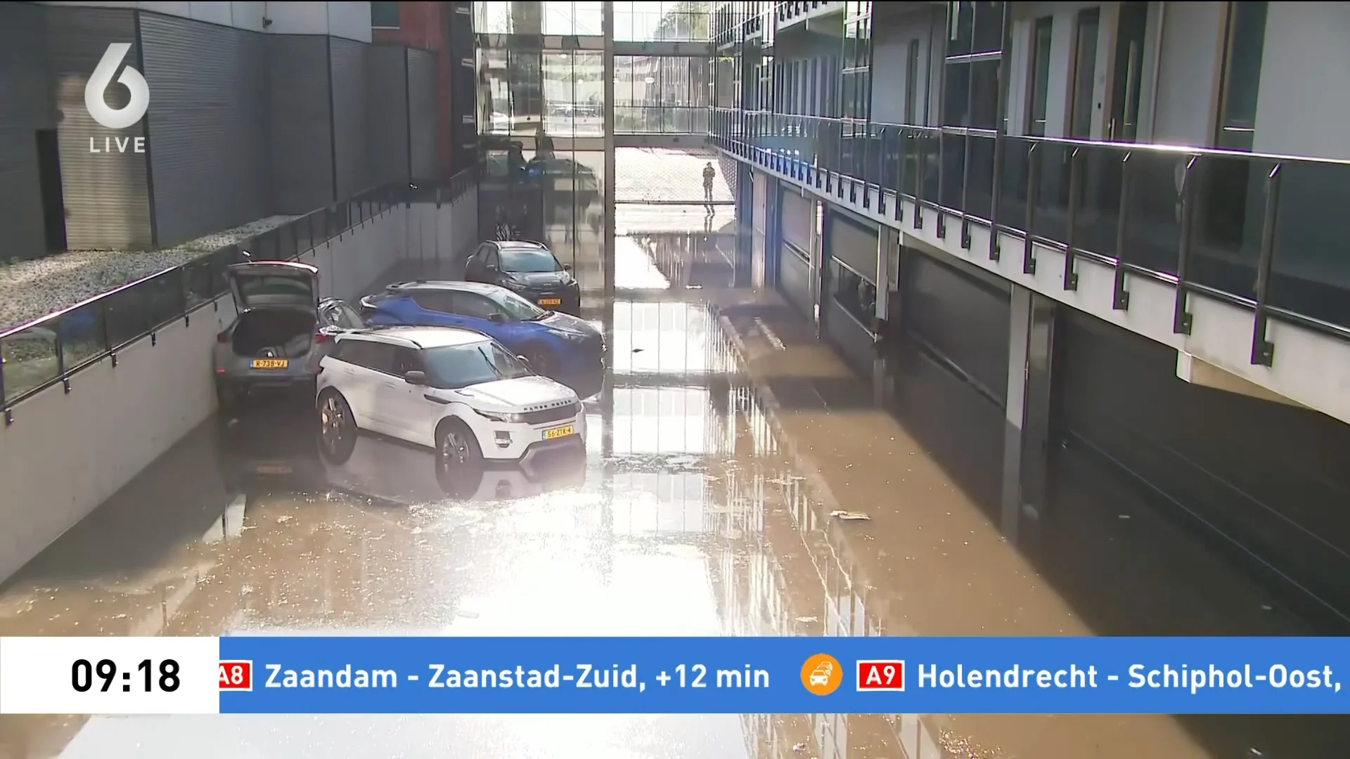 Parkeergarage in Enschede verandert in zwembad: 'Auto's total loss'