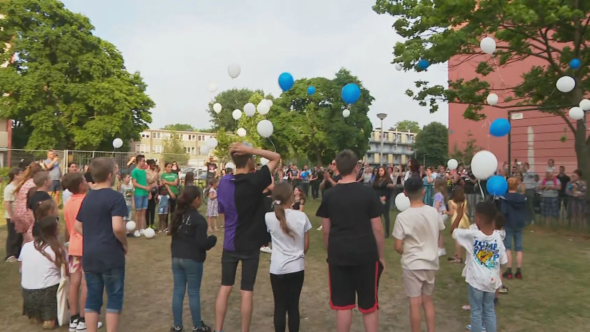 Stille tocht Gino: duizenden mensen op de been ter ere van vermoorde jongen