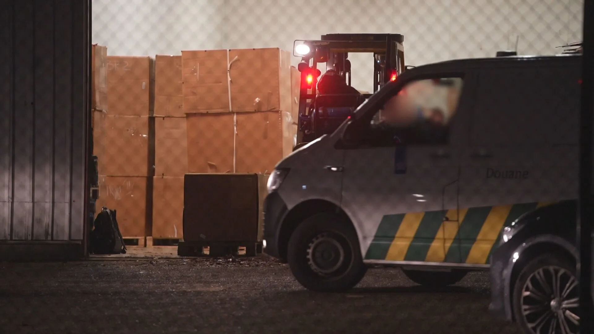 Duizenden kilo's illegale tabak gevonden in meerdere loodsen in Limburg