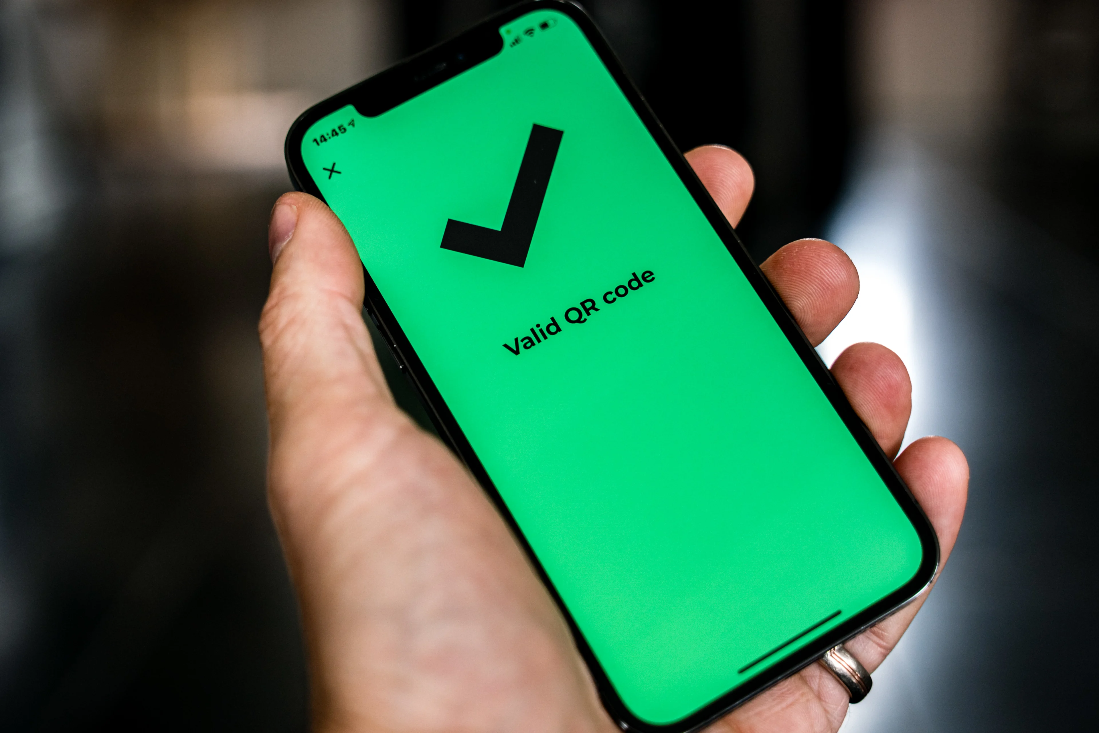 Kabinet zet coronabewijs door voor horeca en cultuur, krijgt steun van helft Nederlanders