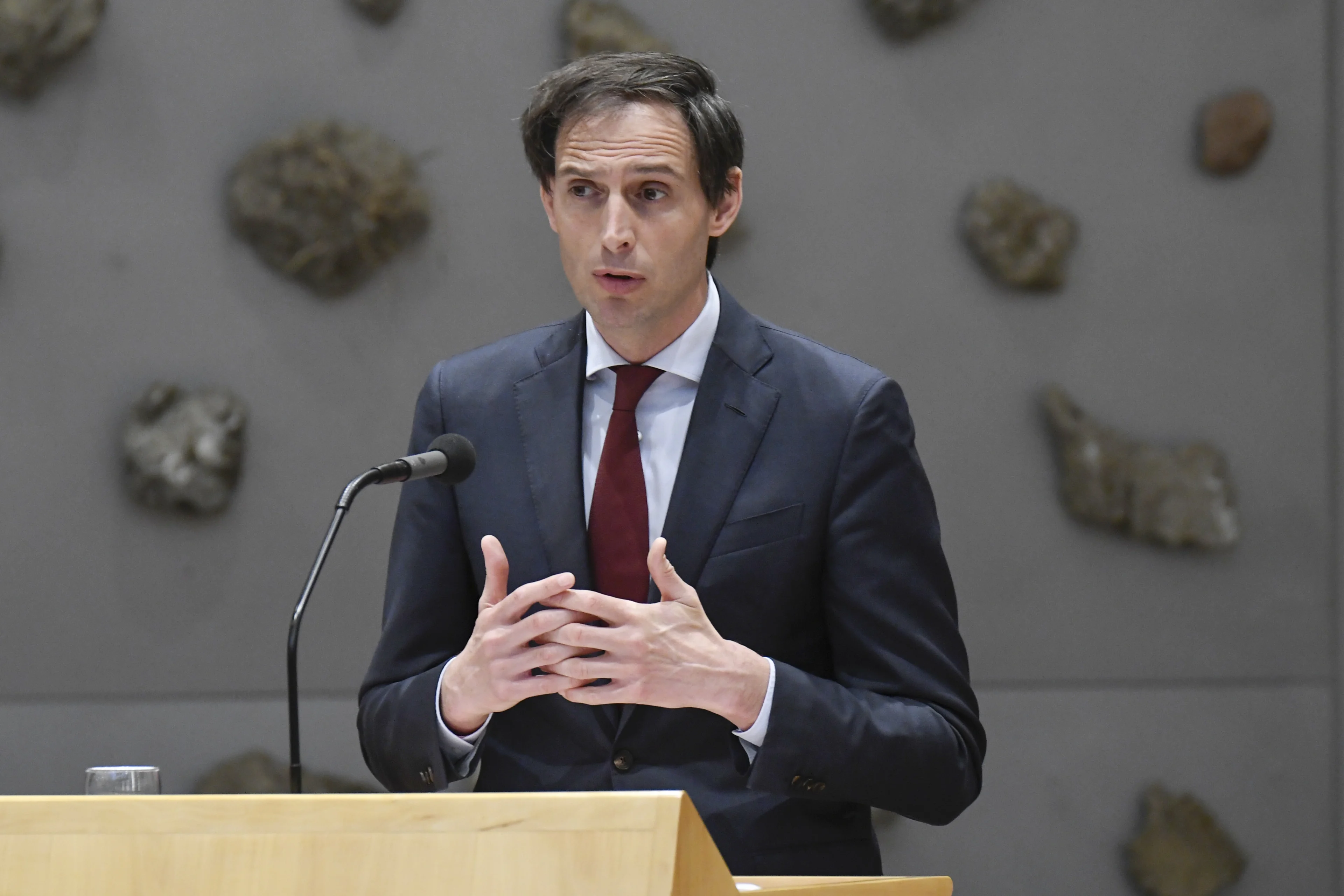 Kamerdebat over Oekraïne geschorst omdat Hoekstra geen antwoorden had