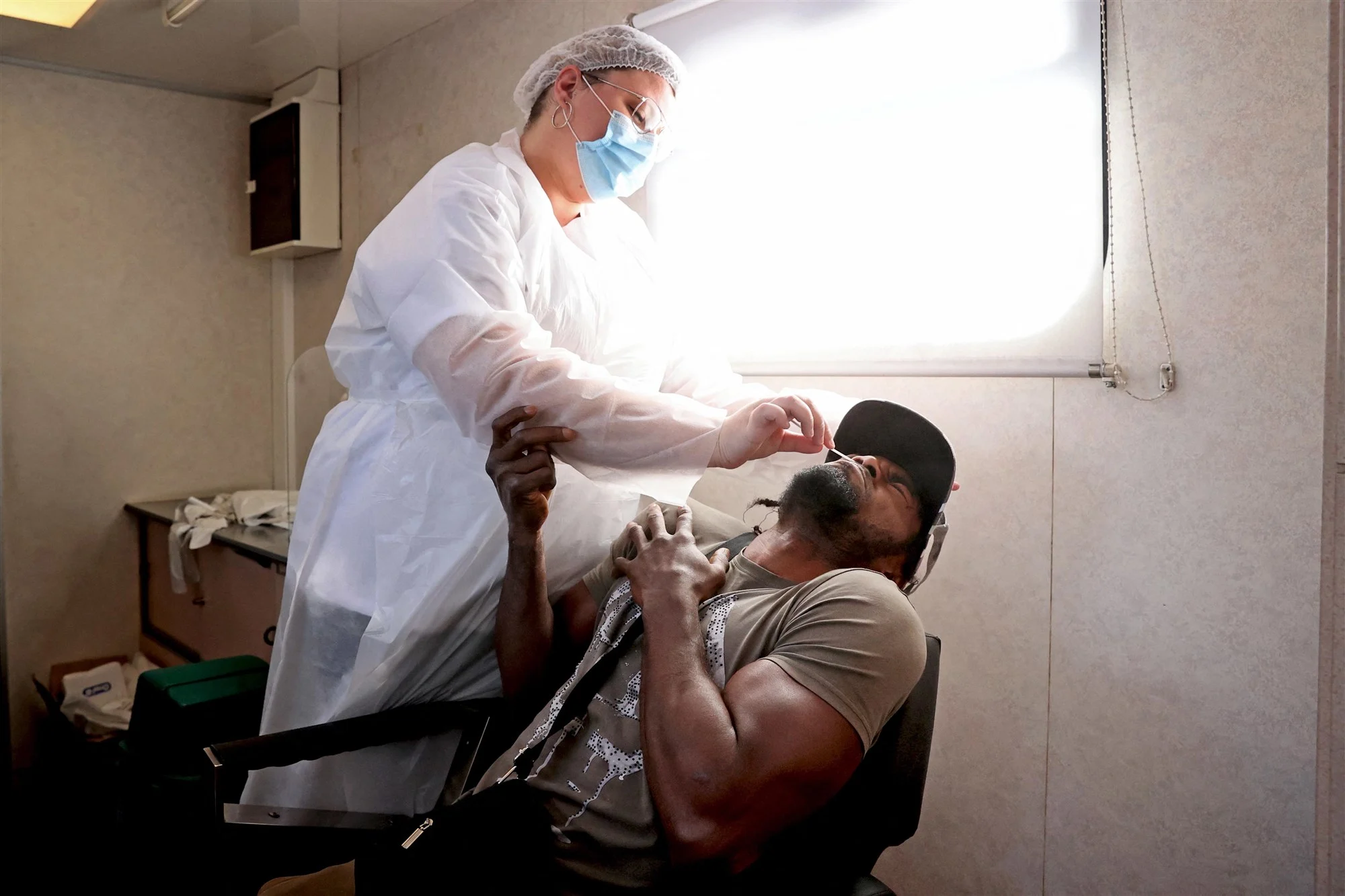 Opnieuw dagrecord aantal coronabesmettingen, ook meer ziekenhuisopnames