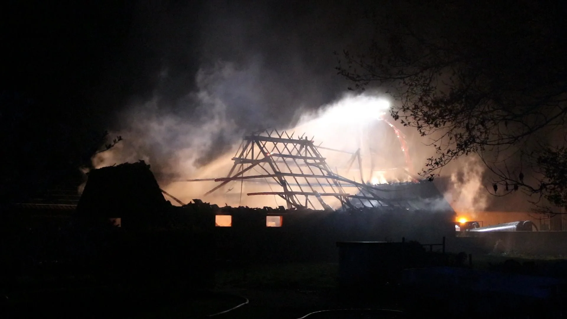 Zeventig dode lammetjes door brand in schuur Marknesse