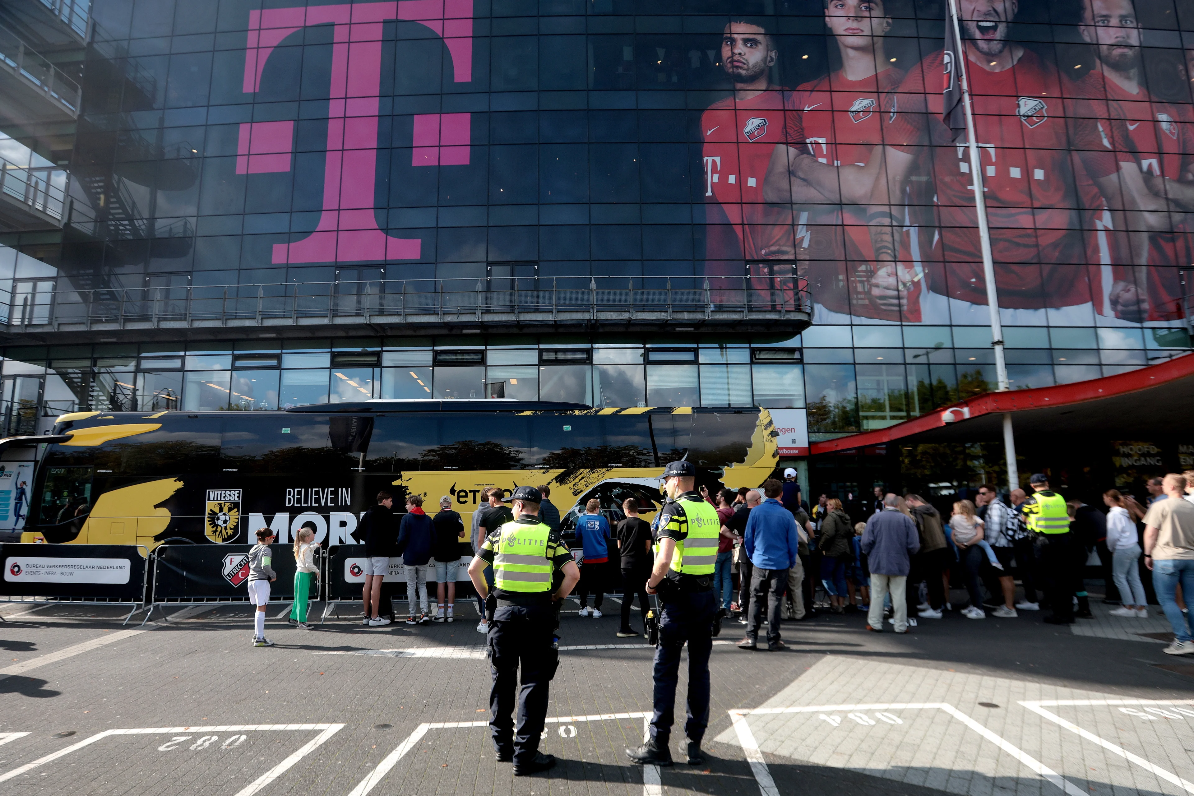 Voetbalwereld: duels zonder fans geen oplossing voor politietekort