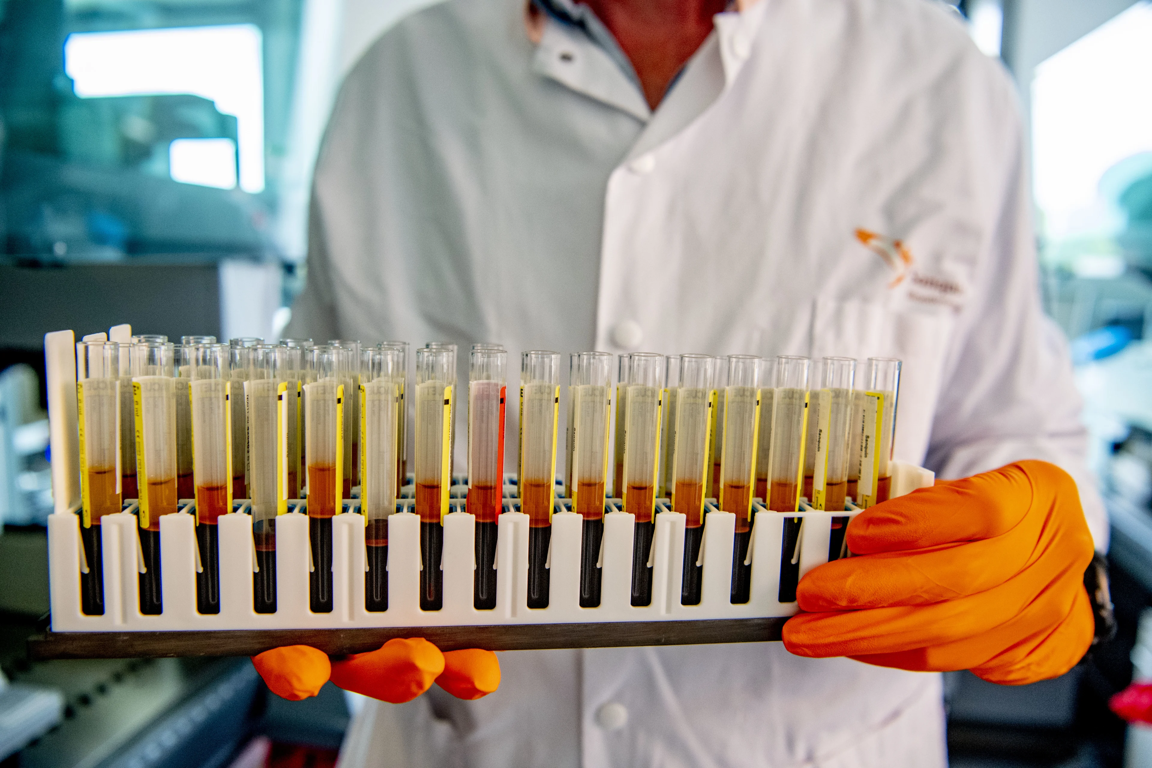 Coronamedicijn van bloedbank Sanquin ligt klaar, tests beginnen binnenkort