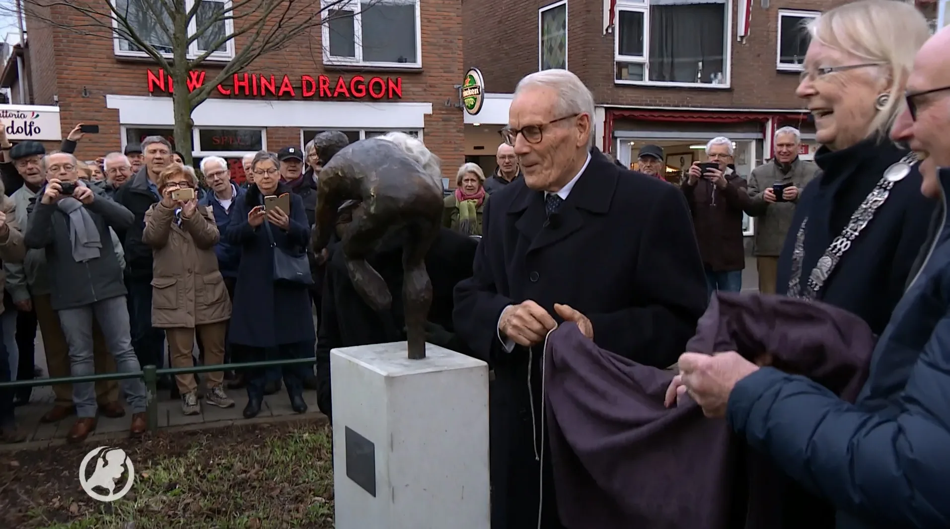 Jan Janssen wordt geëerd in geboorteplaats: 'Na een straatnaam nu ook mijn eigen standbeeld'