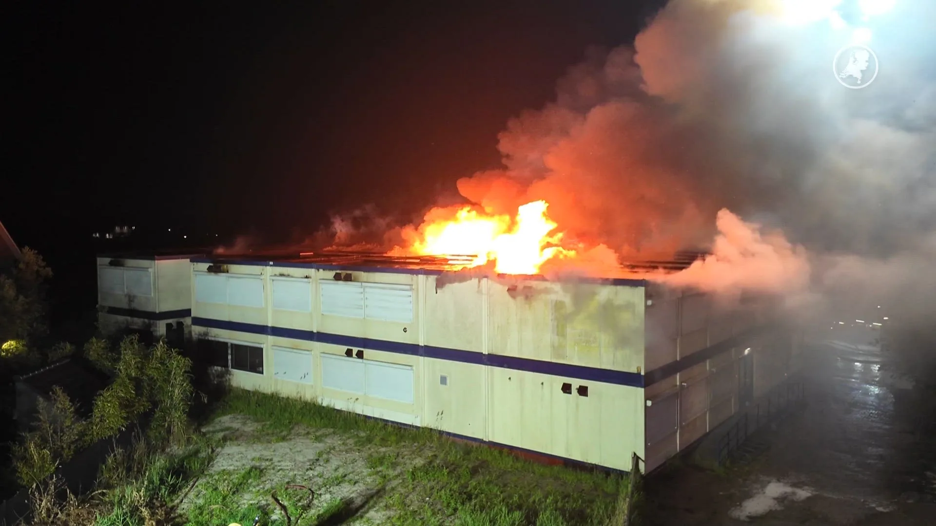 Vuurzee verwoest noodlokalen van basisschool in Leeuwarden