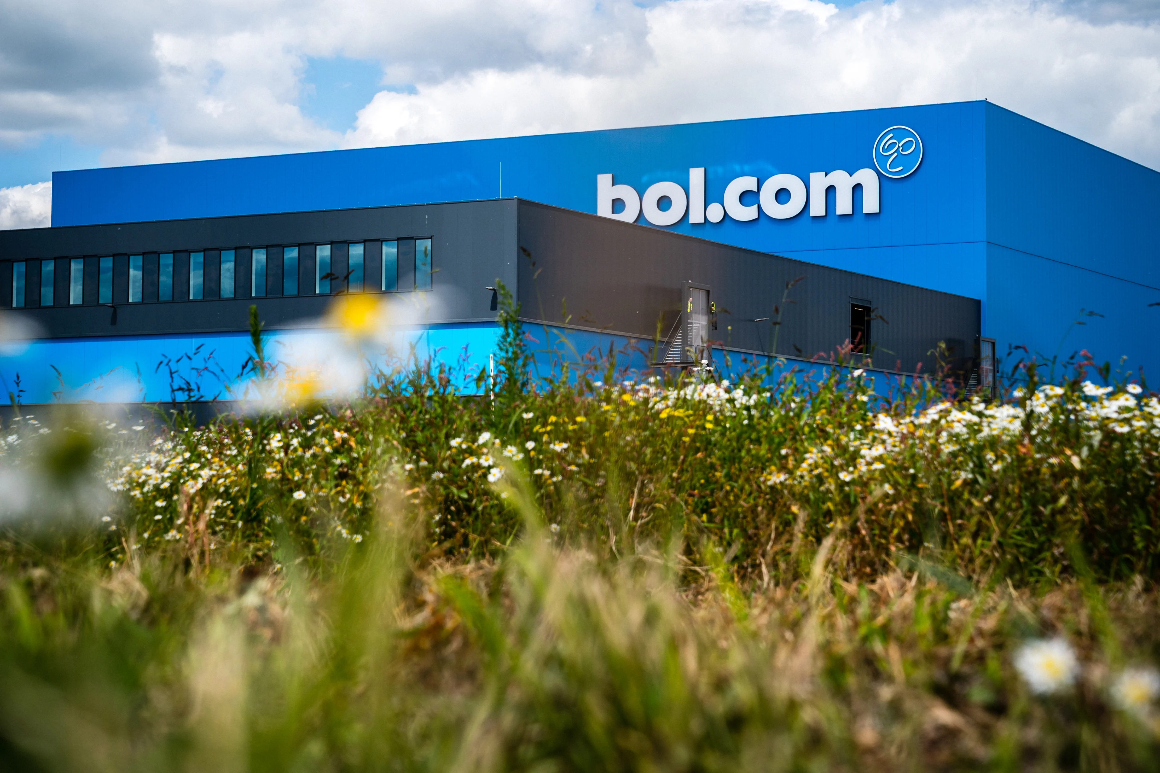 Gewapende overval Bol.com zorgt voor vertraging van tienduizenden pakketten