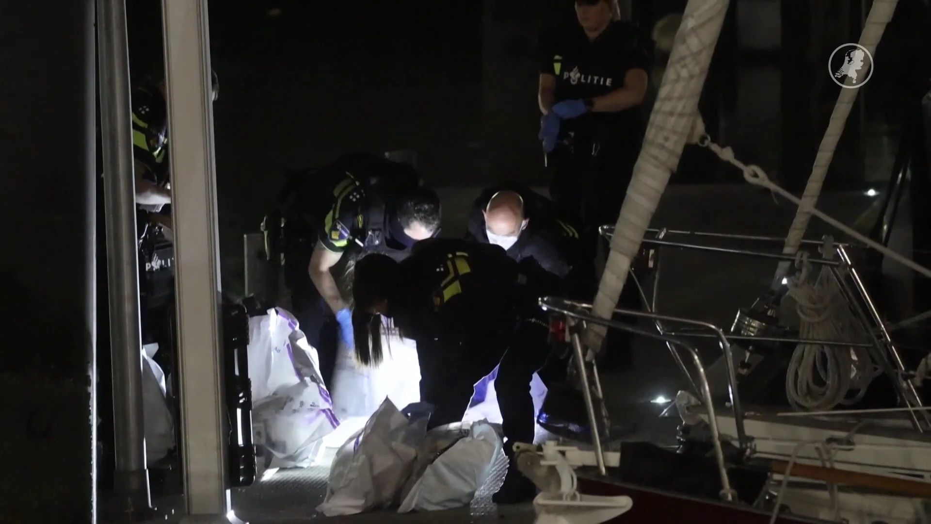 Speedboot met 1,5 miljoen euro aan hasj valt stil op Noordzee, politie vist schipper op