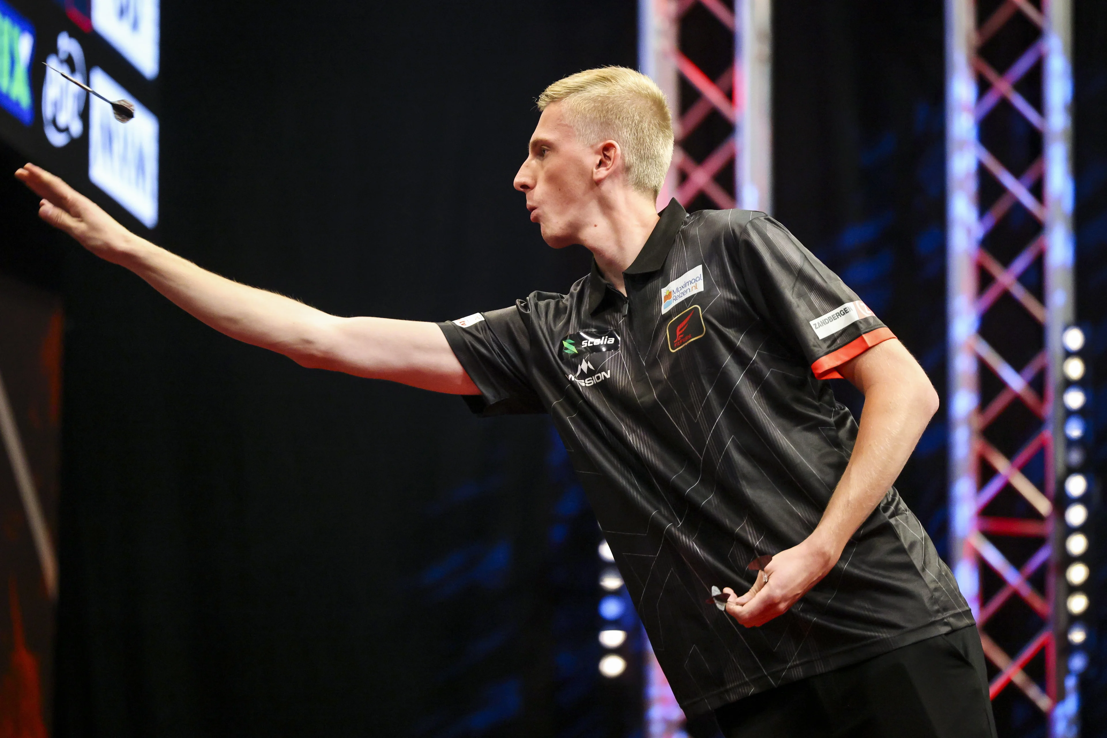 Wessel Nijman verslaat Gerwyn Price en pakt zijn eerste European Darts Trophy