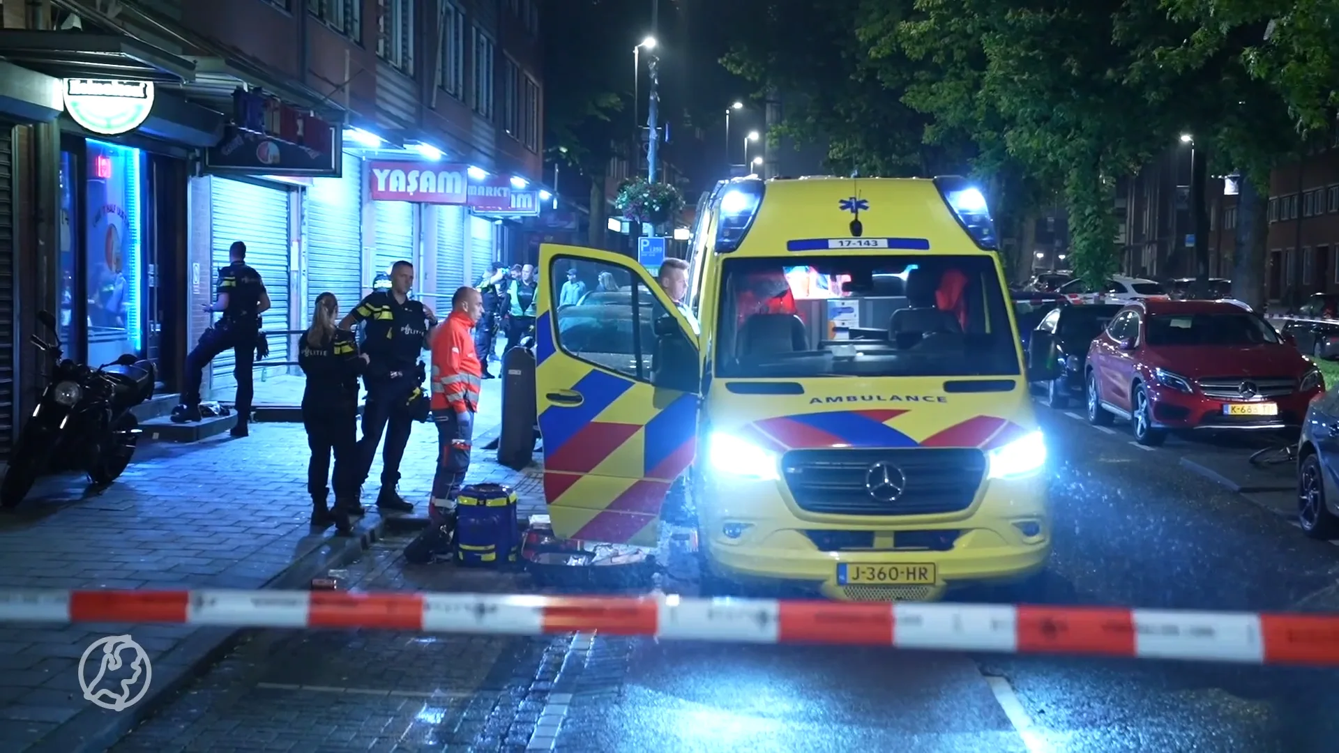 Man (32) neergeschoten bij café Rotterdam: gereanimeerd en zwaargewond naar ziekenhuis gebracht