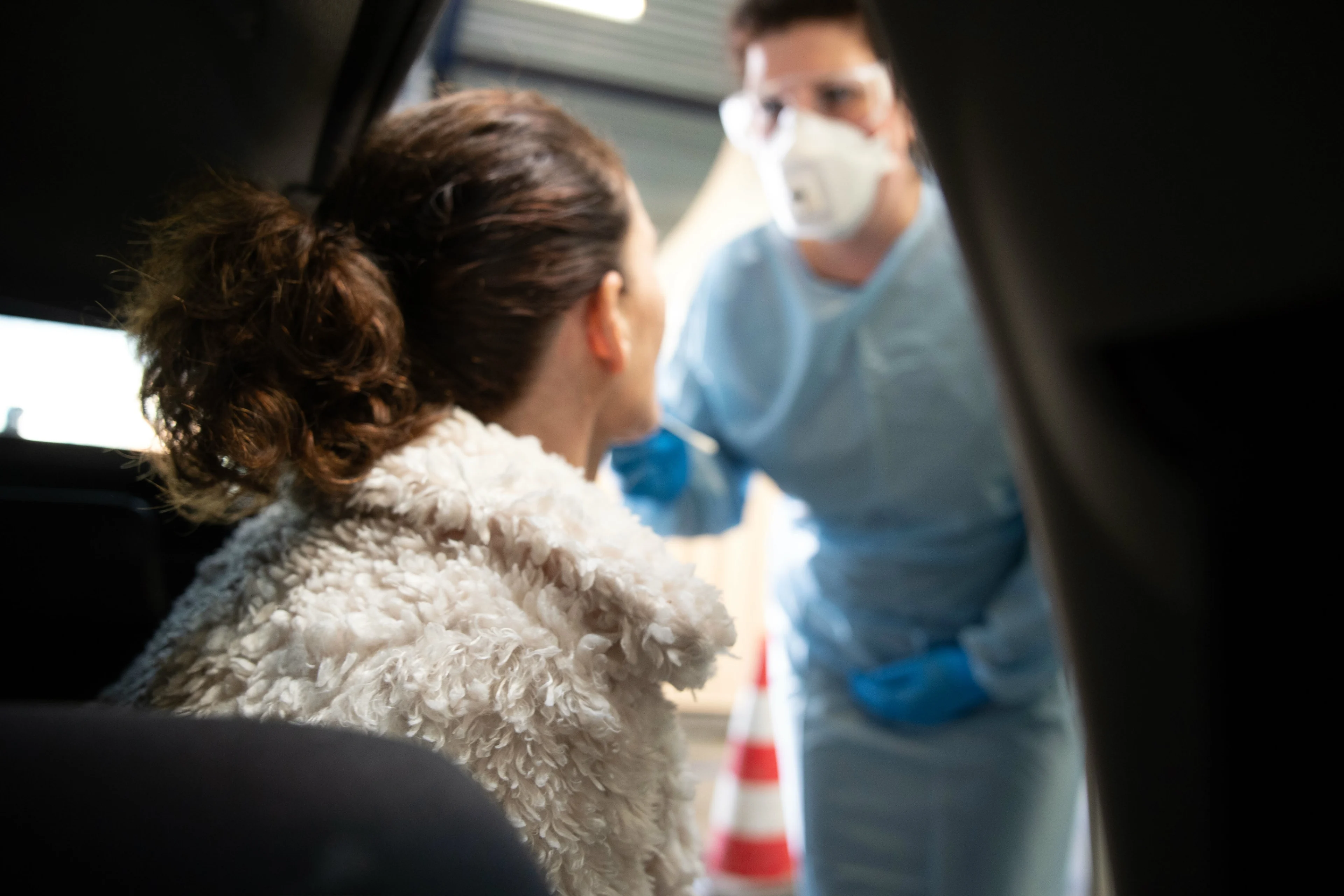 LIVEBLOG | 'Geef zorgmedewerkers en leraren voorrang bij coronavaccin'