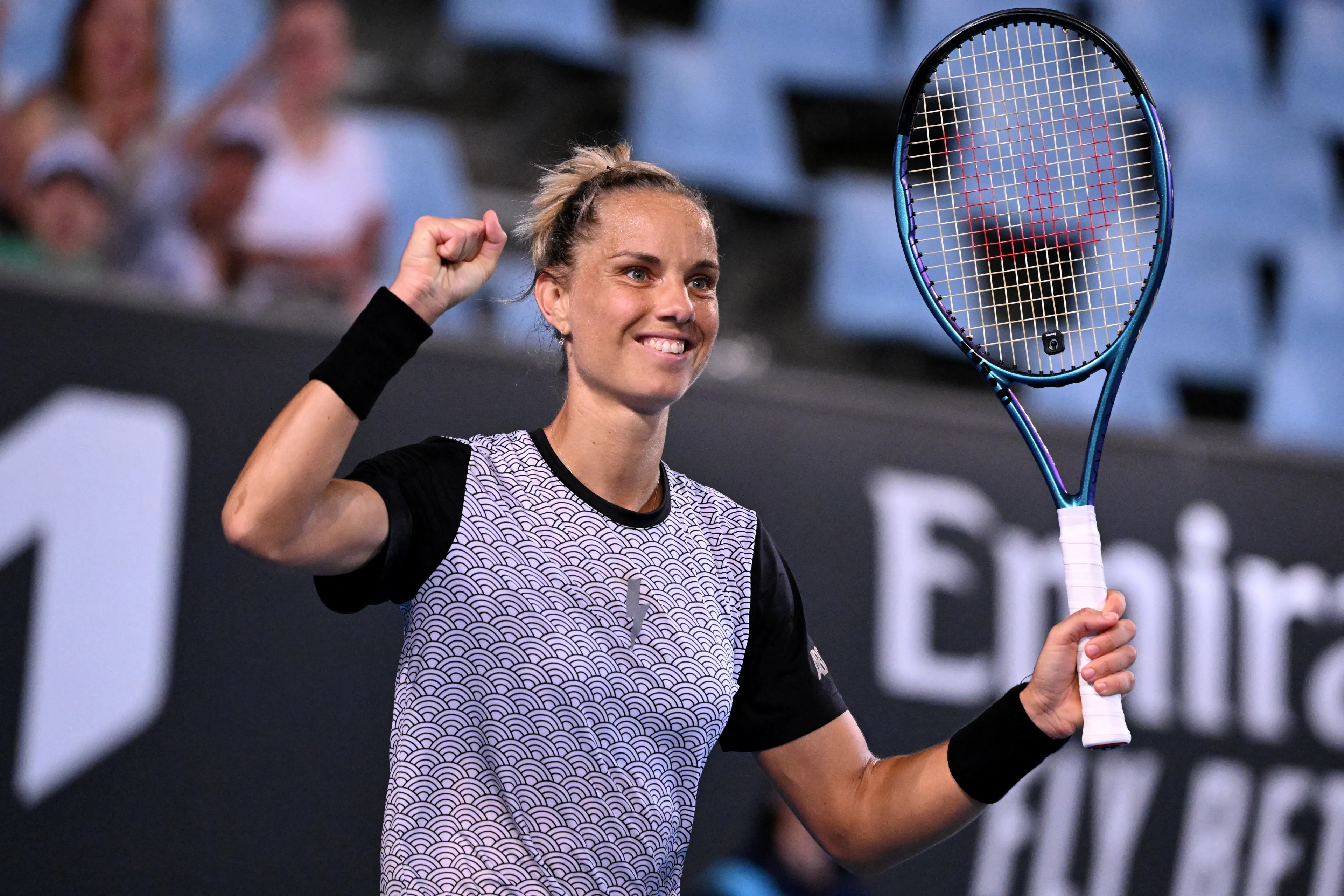Nederlandse tennisster Rus wint jaar na overlijden vader eindelijk weer op grand slam 