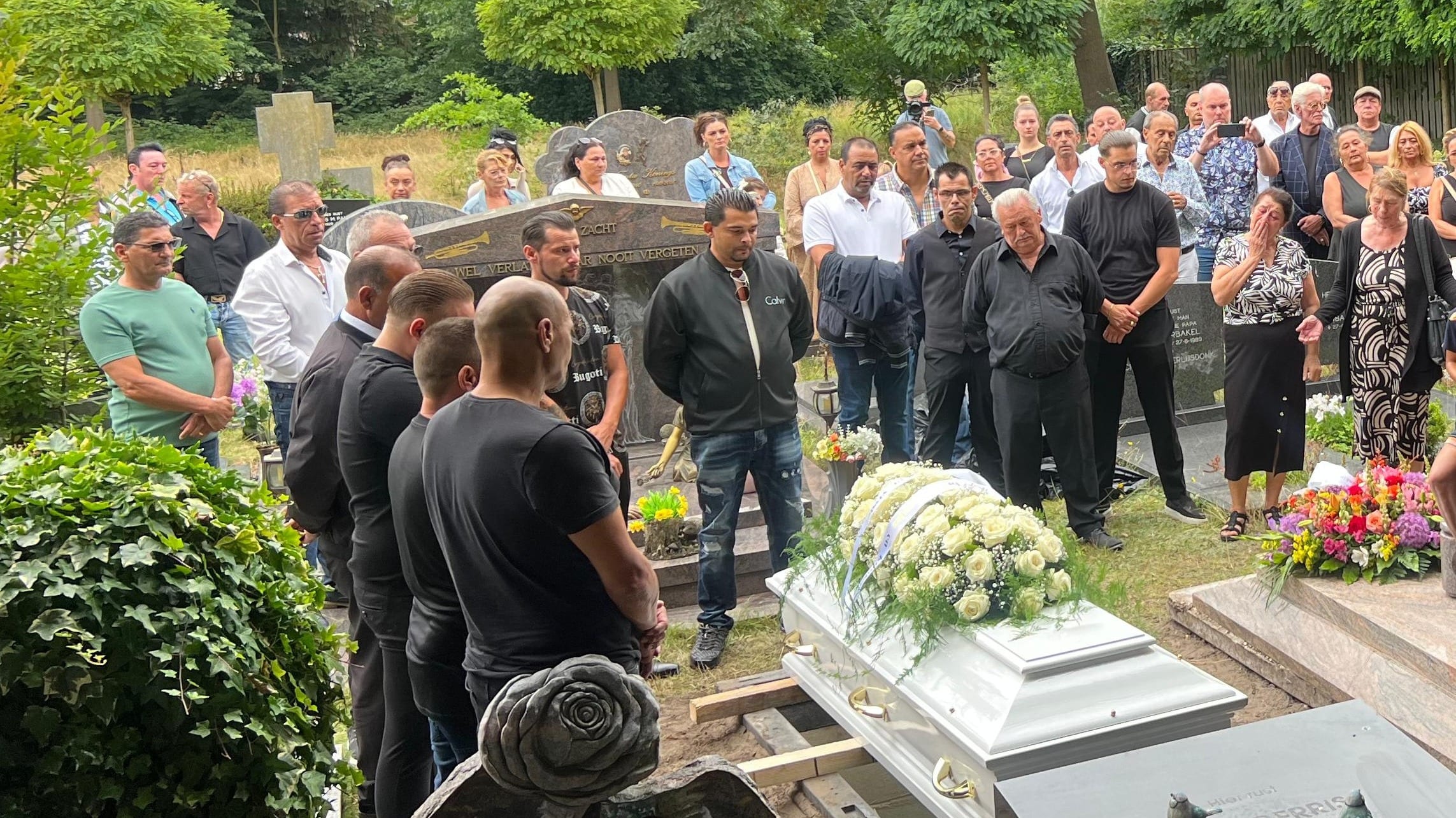 Amstenrade in diepe rouw: dorp neemt afscheid van vermoorde Joeweela (39)