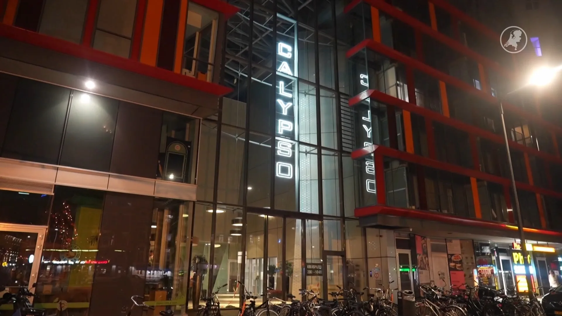 Dode gevonden in Rotterdams appartementencomplex, politie doet onderzoek