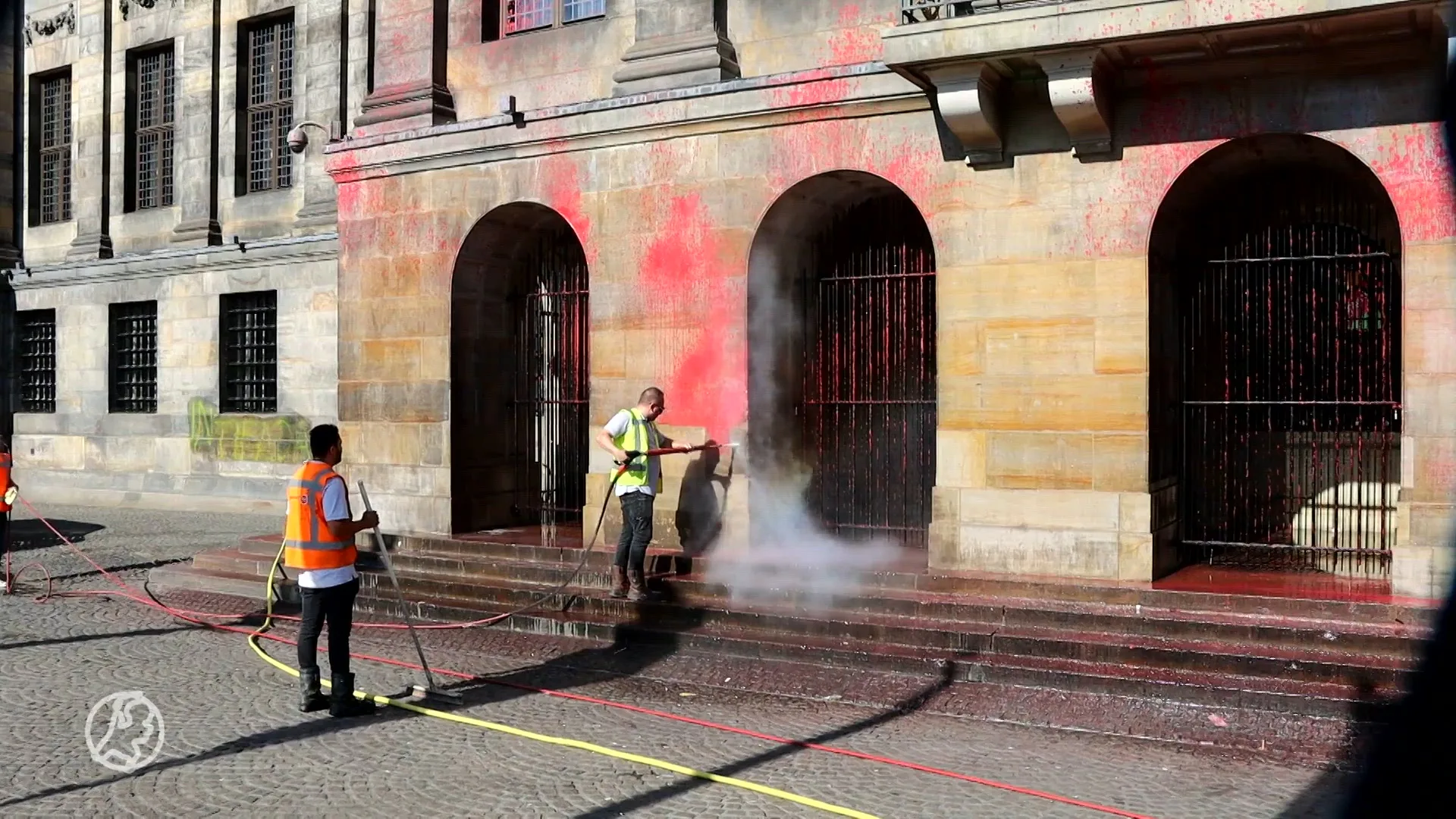 Paleis op de Dam beklad met verf door pro-Palestijnse activisten