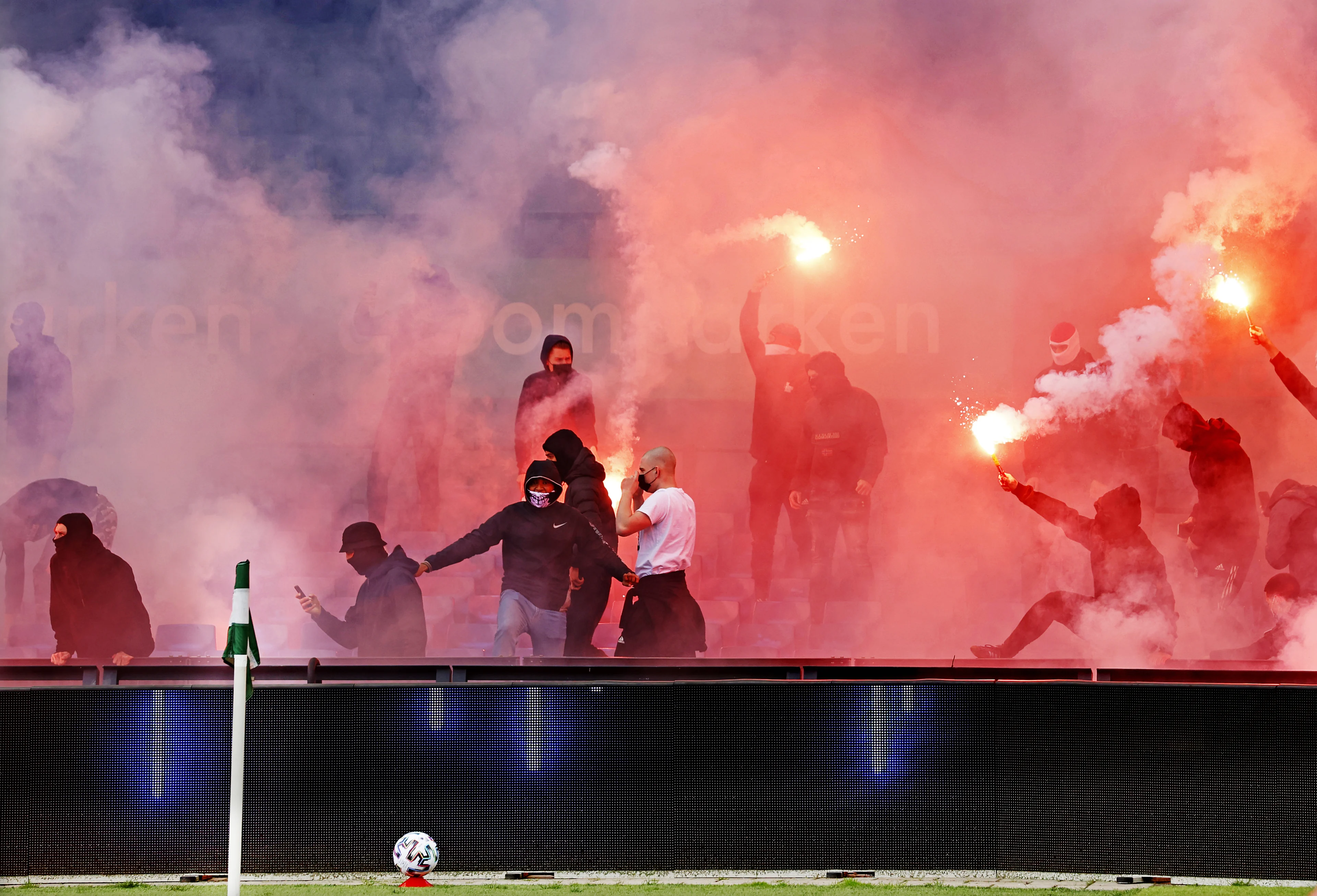 Supporters belagen voorstanders Feyenoord City op privéadres