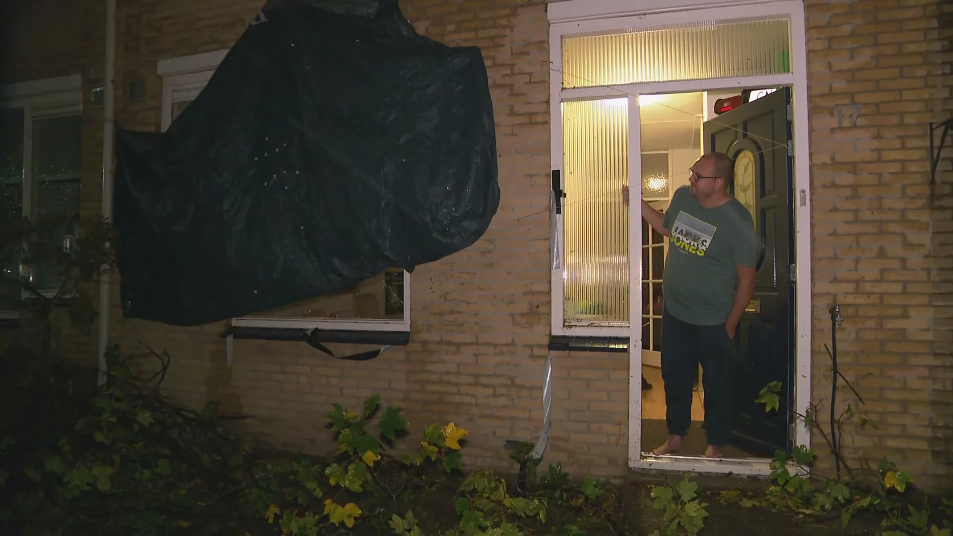 Schrik in Barendrecht zit er goed in na windhoos: 'Een kind zat helemaal onder het glas'