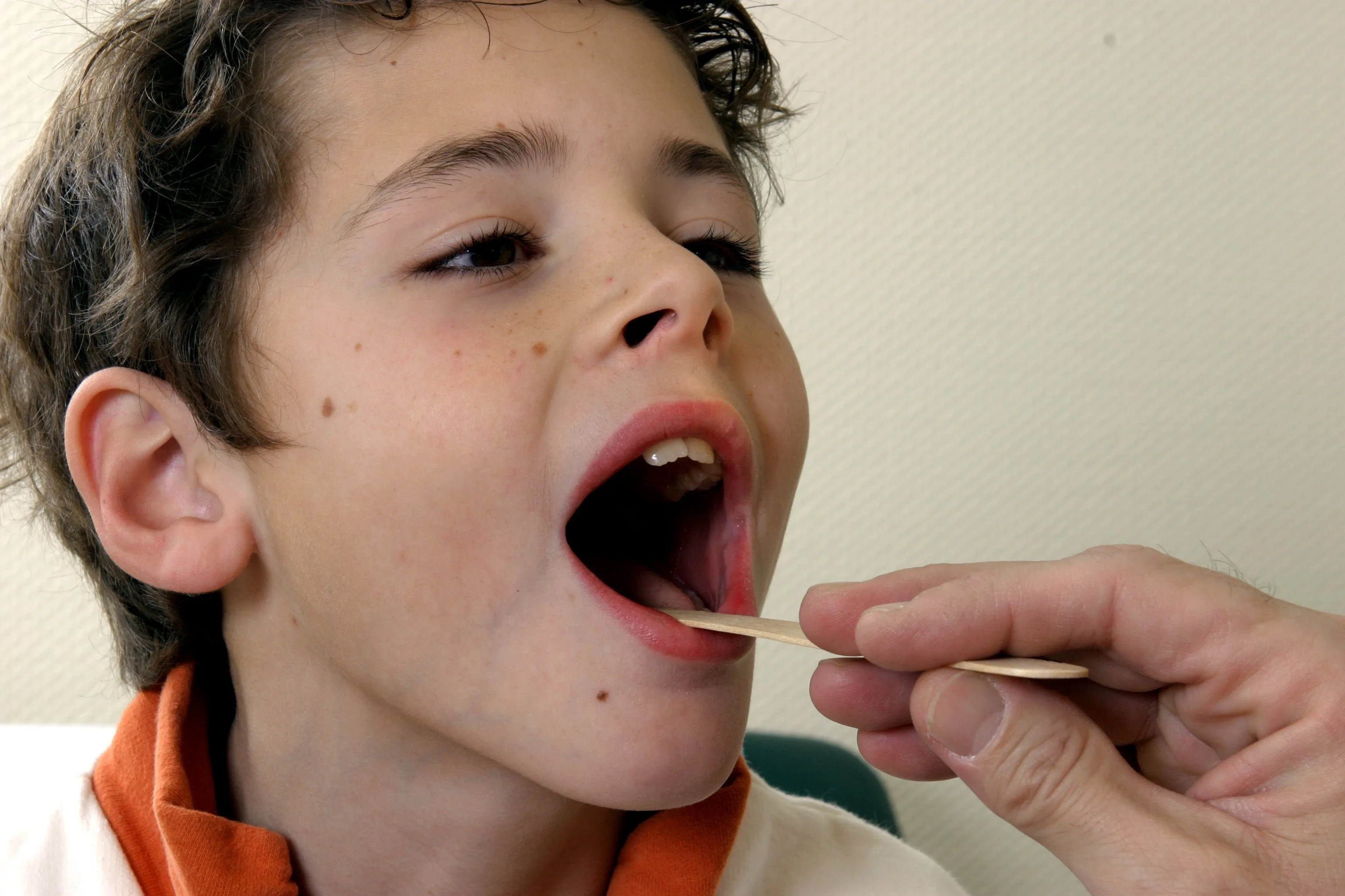 Drentse scholen willen dat ouders hun kinderen op coronavirus laten testen