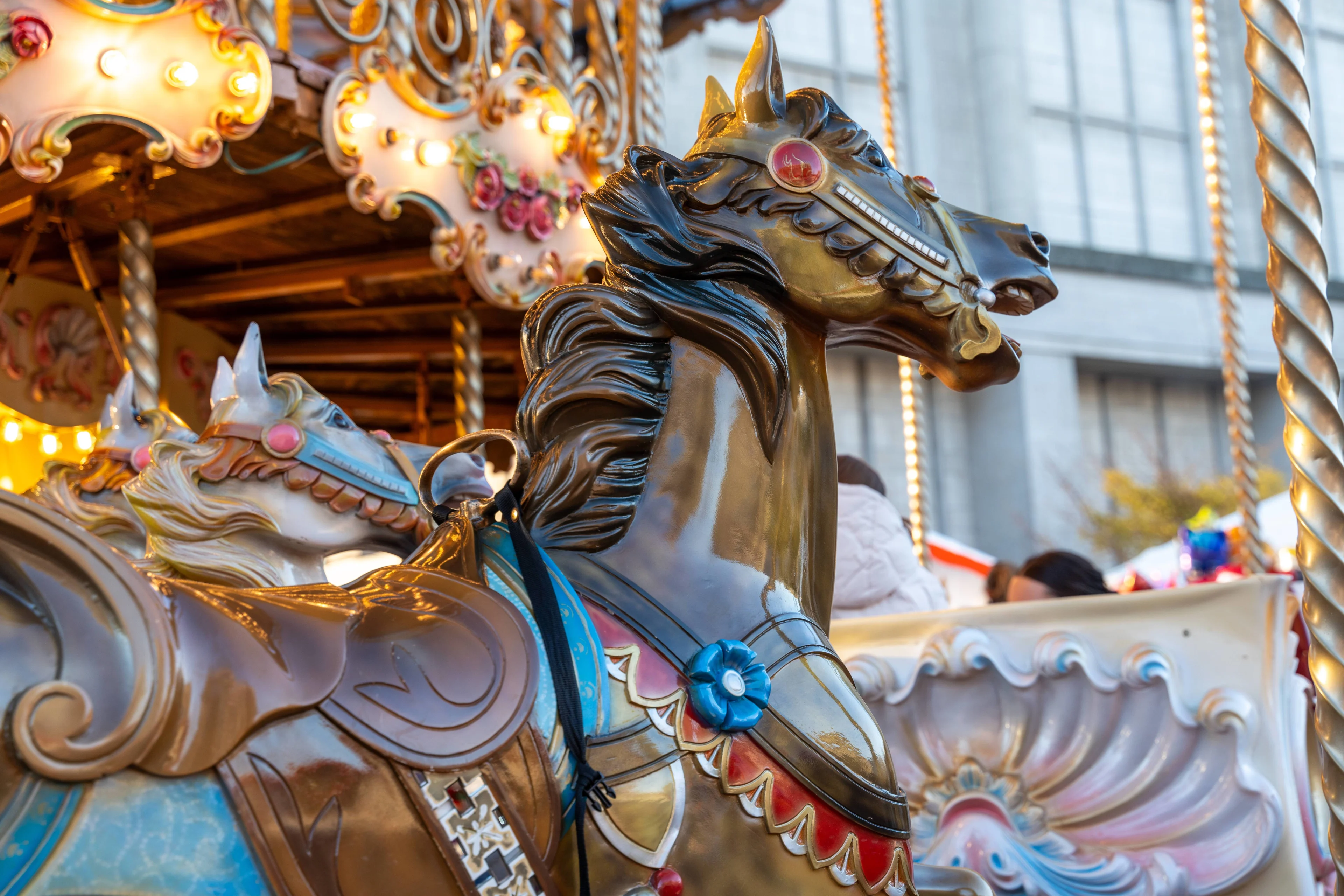 Dierenwelzijnsorganisatie wil verbod op paardenbeelden in draaimolens