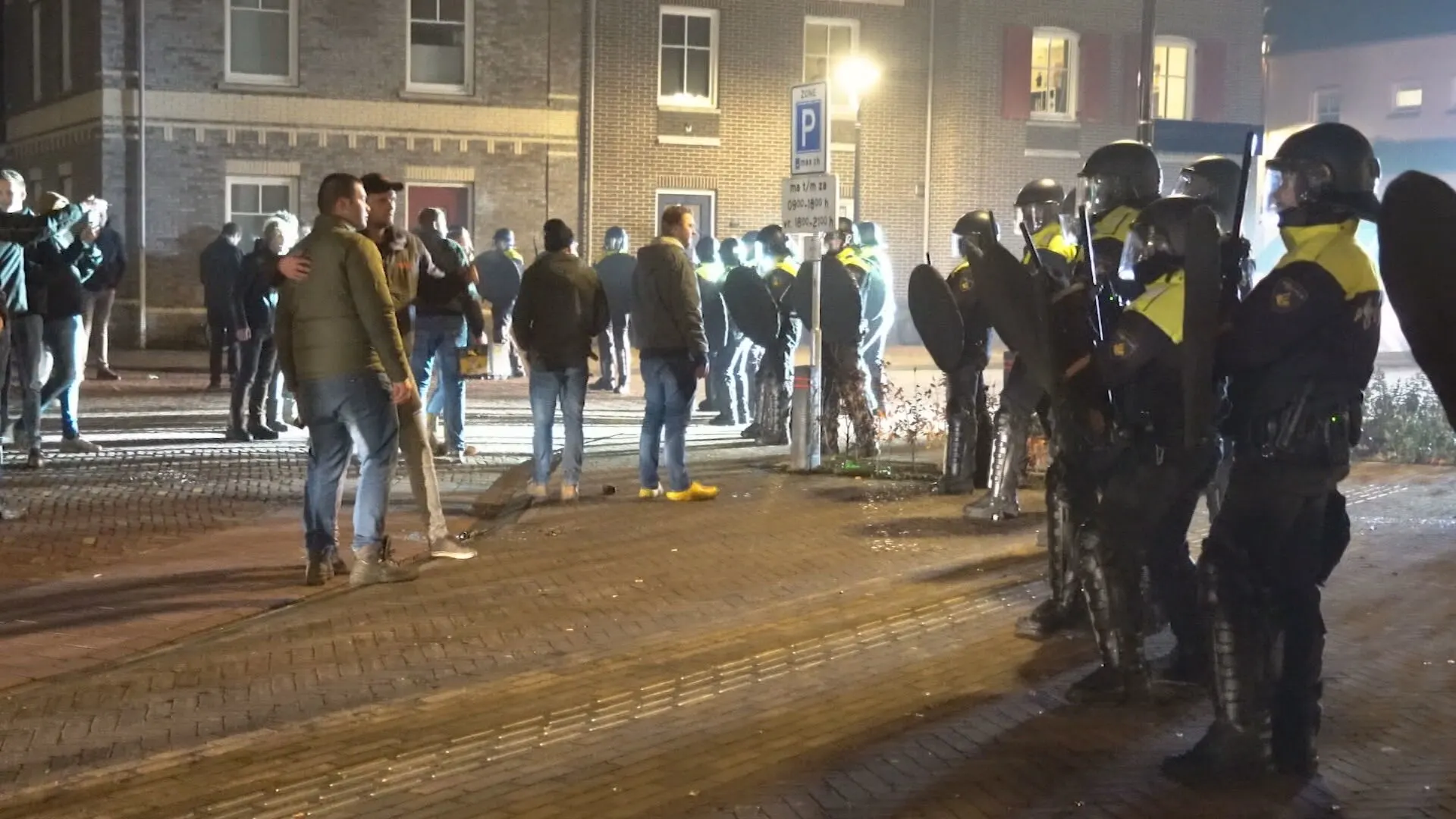 Dalfsen totaal verdeeld door knalfeest en ME-acties: 'Begrijpelijk, maar bizar'