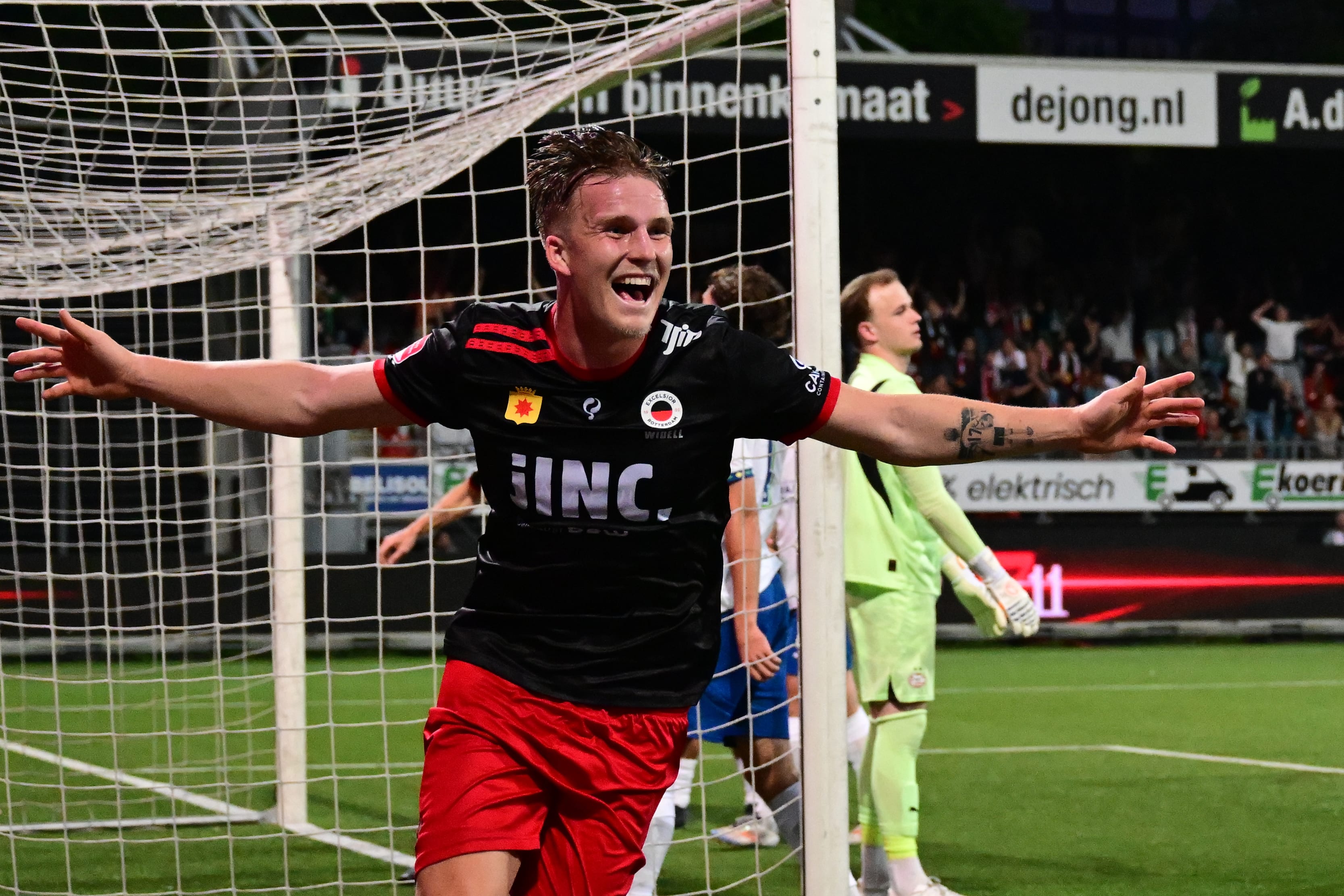 Rotterdams feest: Excelsior na 5-0 zeker van promotie naar Eredivsie