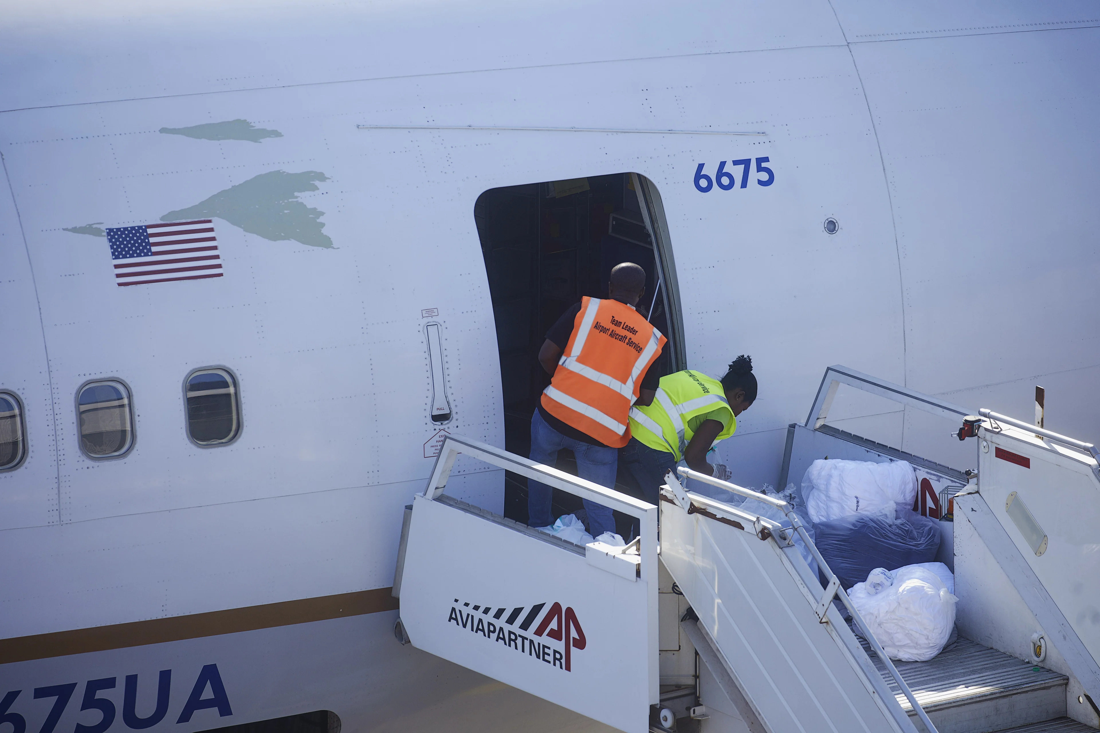 Puinhoop lijkt compleet: wilde staking onder schoonmakers op Schiphol