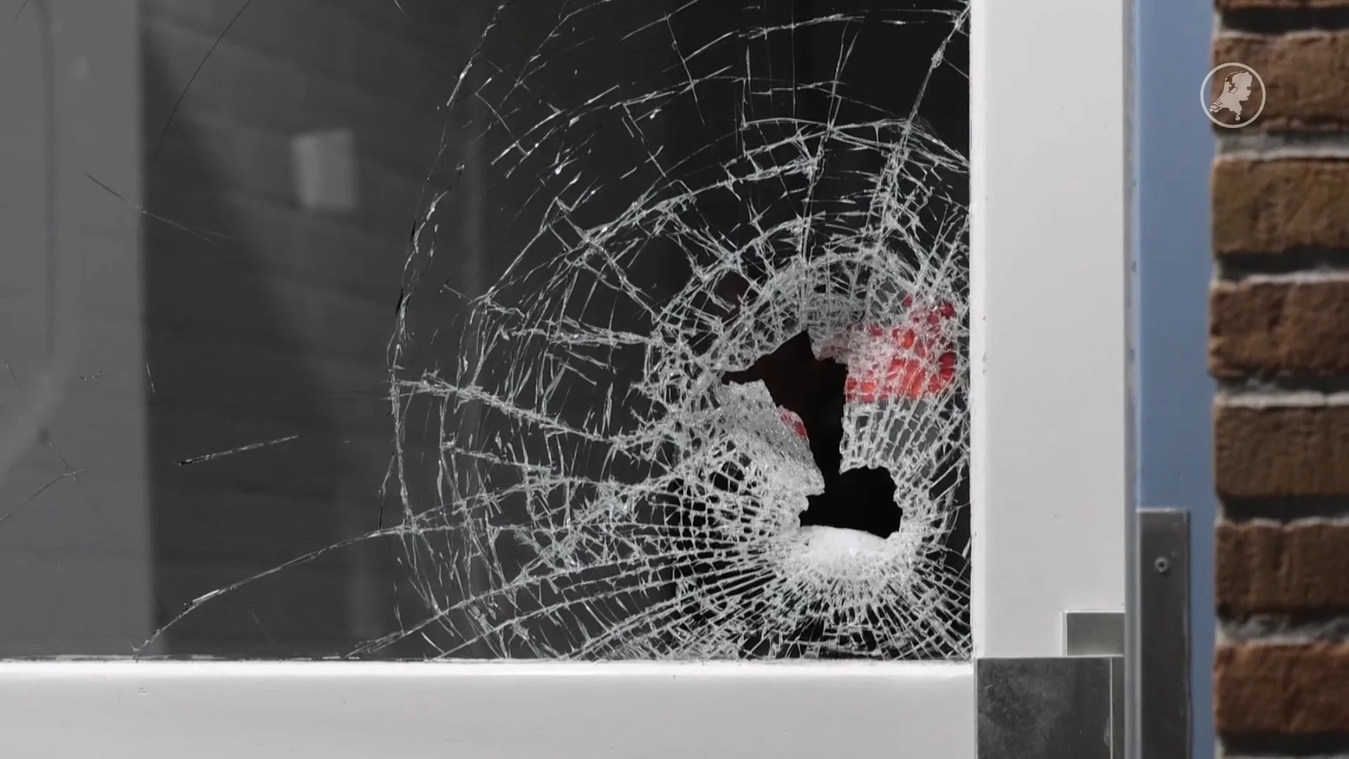 Woning beschoten in Den Haag: voordeur doorzeefd met kogels