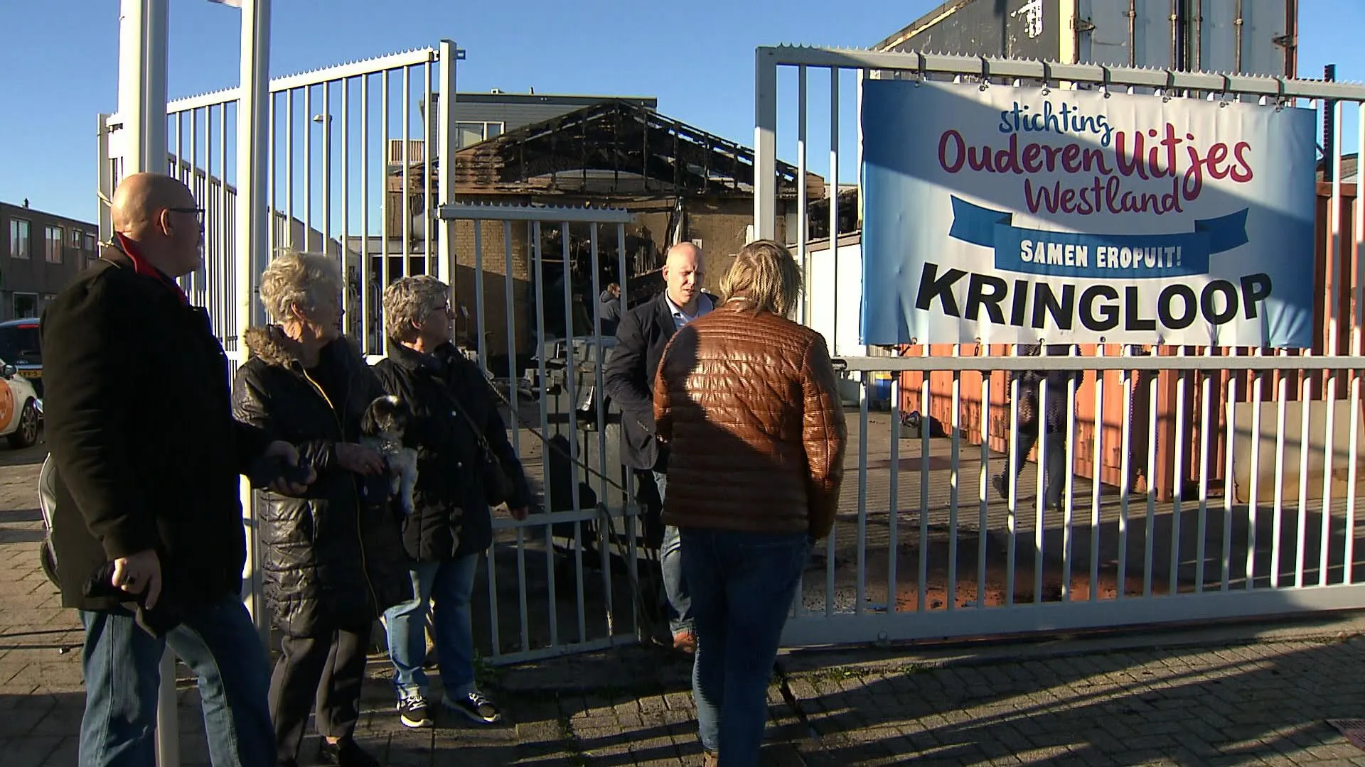 Vrijwilligers kapot van allesverwoestende brand in kringloopwinkel Hoek van Holland