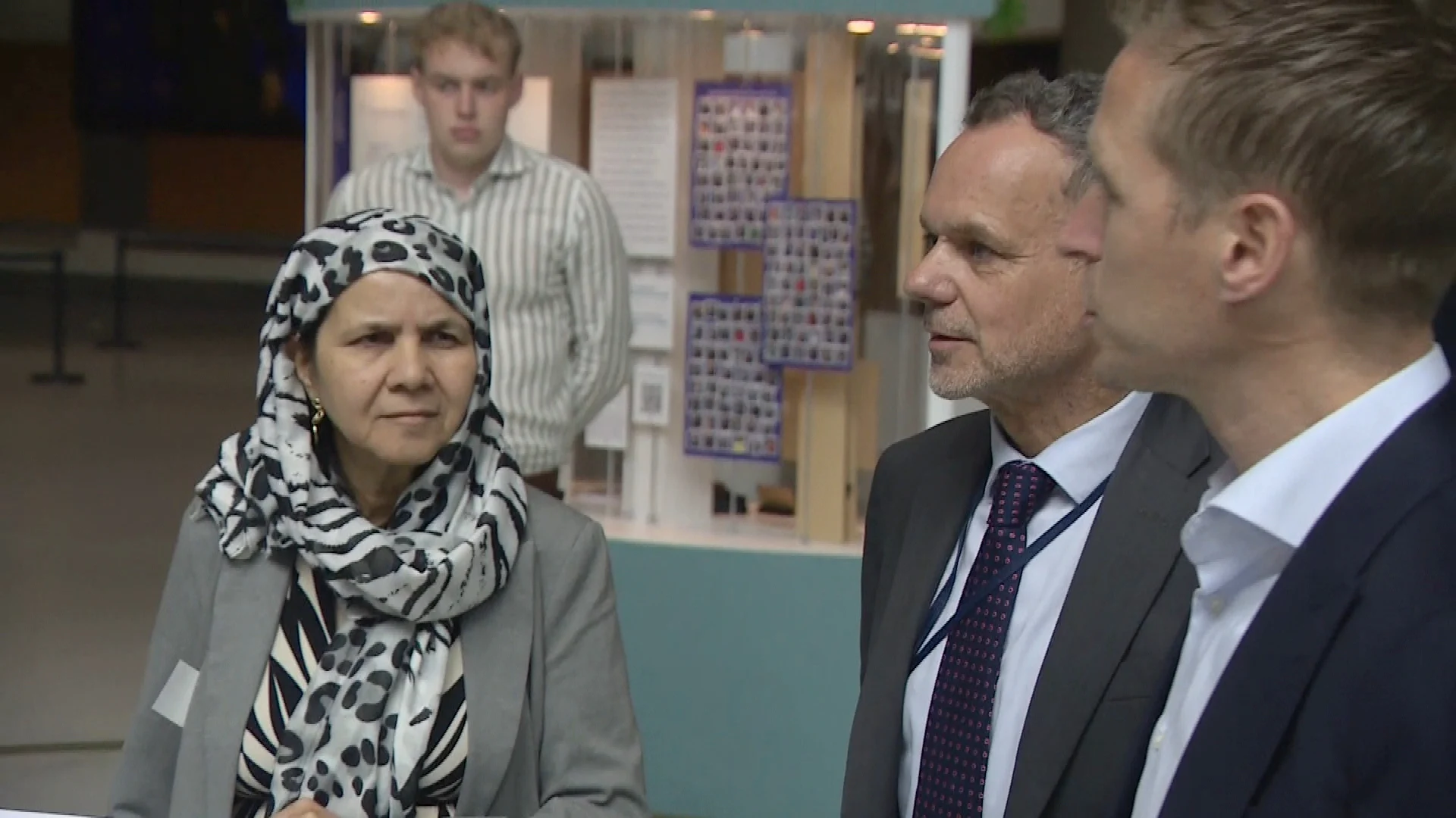 Inwoners Huis ter Heide willen niét dat asielopvang sluit en overhandigen petitie