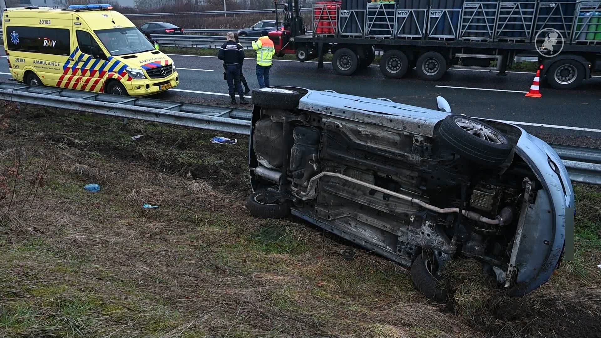 Automobilist komt op zijn kant terecht op A58 