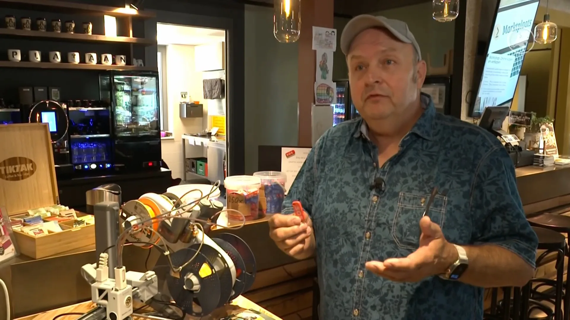 René maakt SOS-fluitjes voor veiligere straten