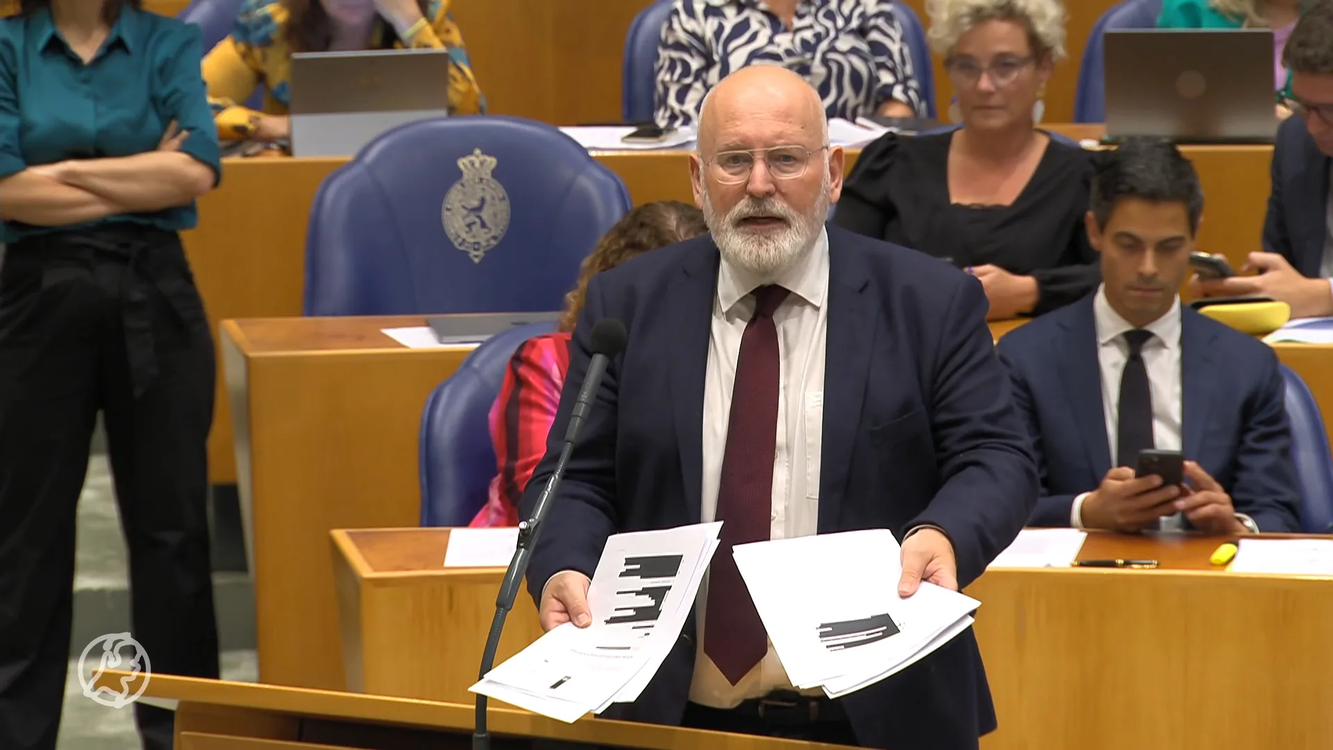 Kamer ontvangt grotendeels zwartgelakte stukken over asielnoodwet: 'Korte leespauze'