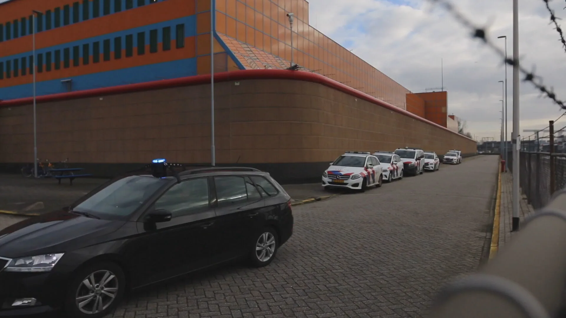 Politie onderzoekt mogelijke opstand in Rotterdamse gevangenis De Schie