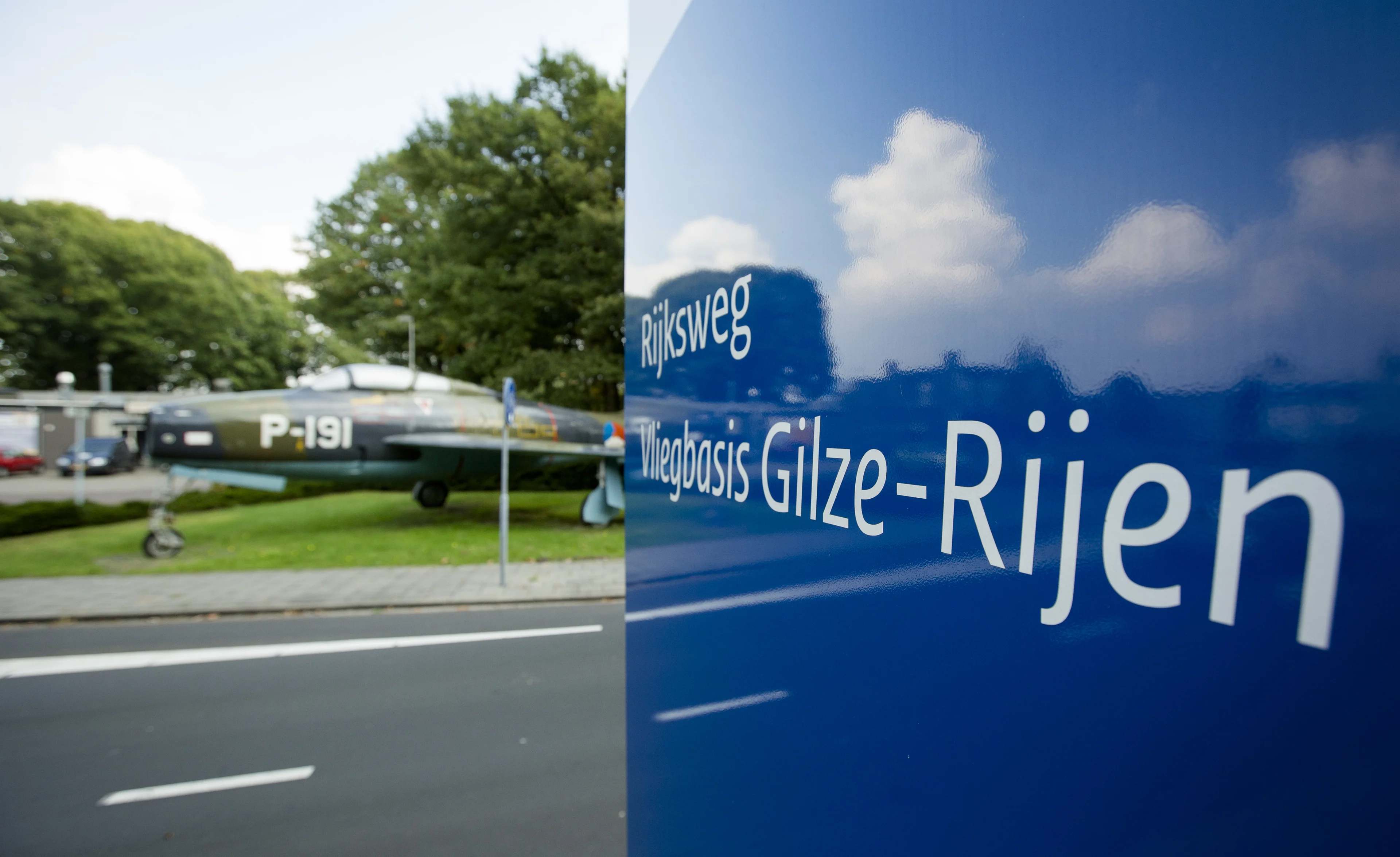 Zweefvliegtuigje crasht op militair vliegveld Gilze-Rijen: piloot omgekomen