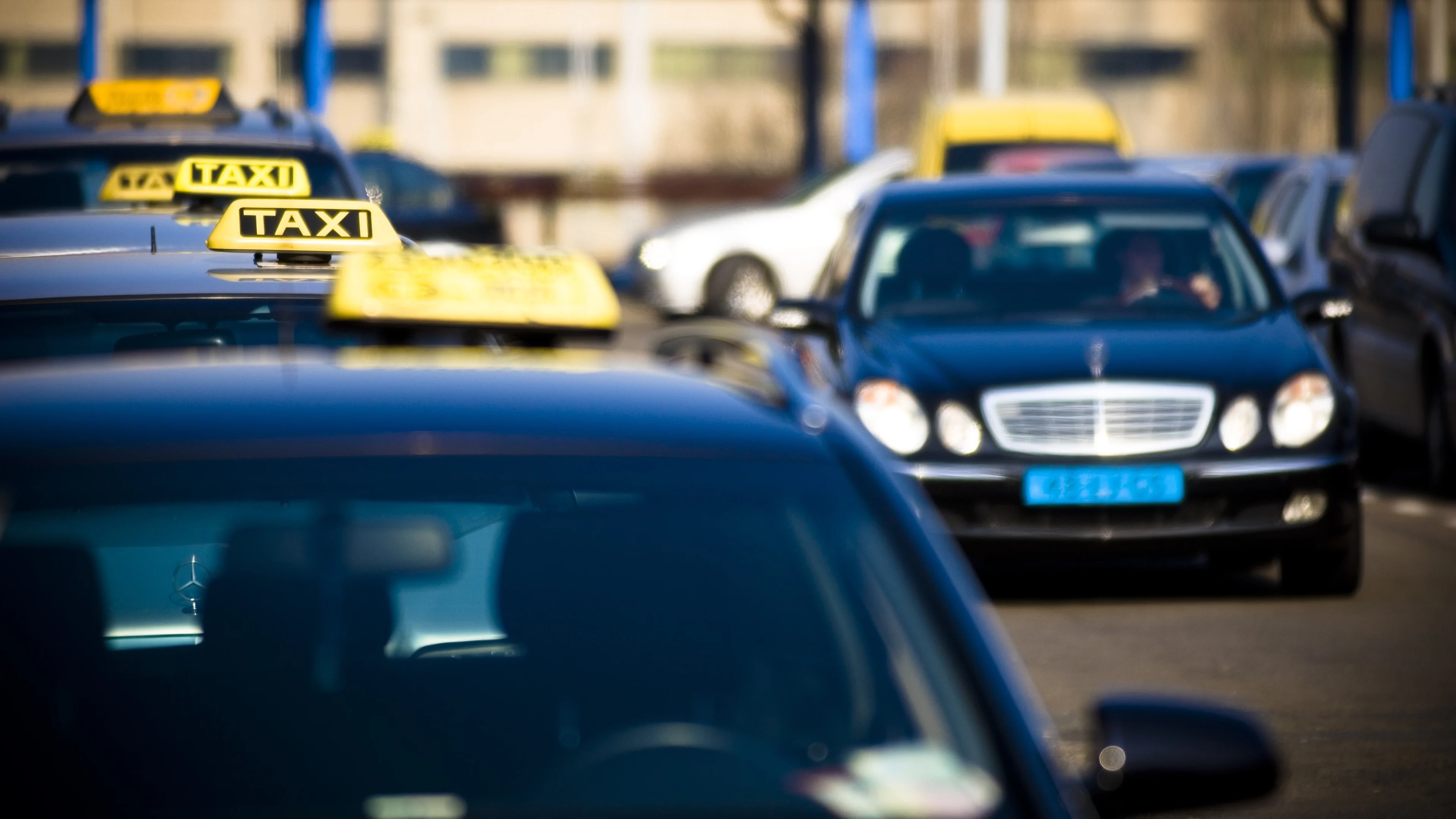 Klant bedreigt taxichauffeur in Breda met mes na ruzie over ritprijs