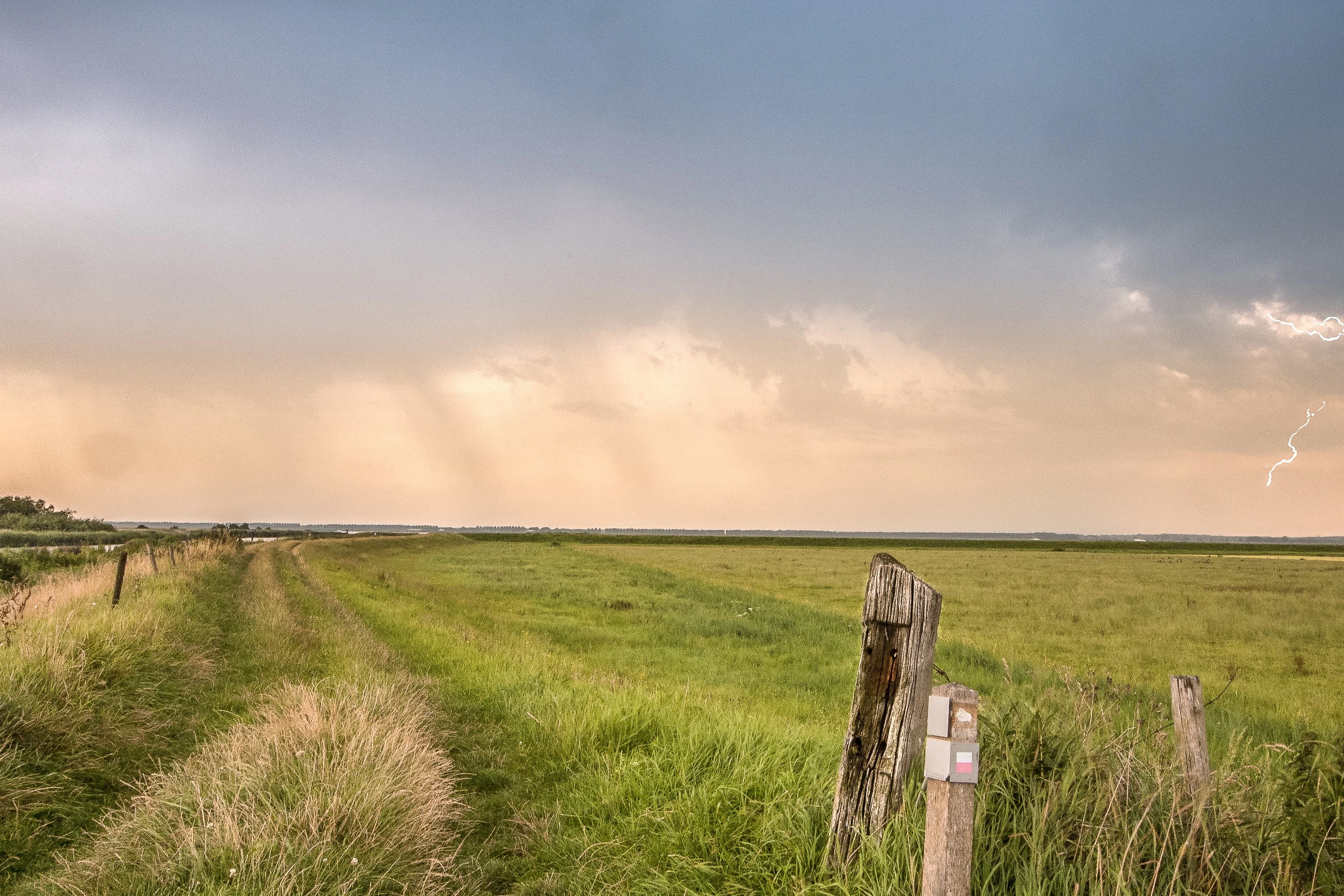 Een zomerse Moederdag: hoge temperaturen én onweer