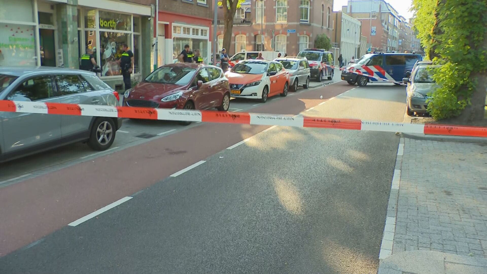 Omwonenden in shock om doodgestoken jong kind in Rotterdam: 'Ik heb er geen woorden voor'