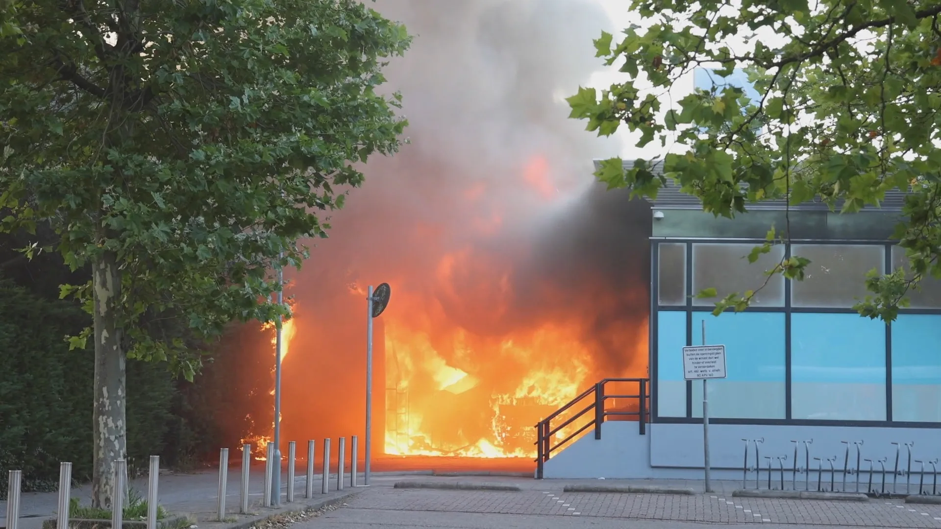 Supermarkt Haarlem 'nog weken dicht' na enorme brand