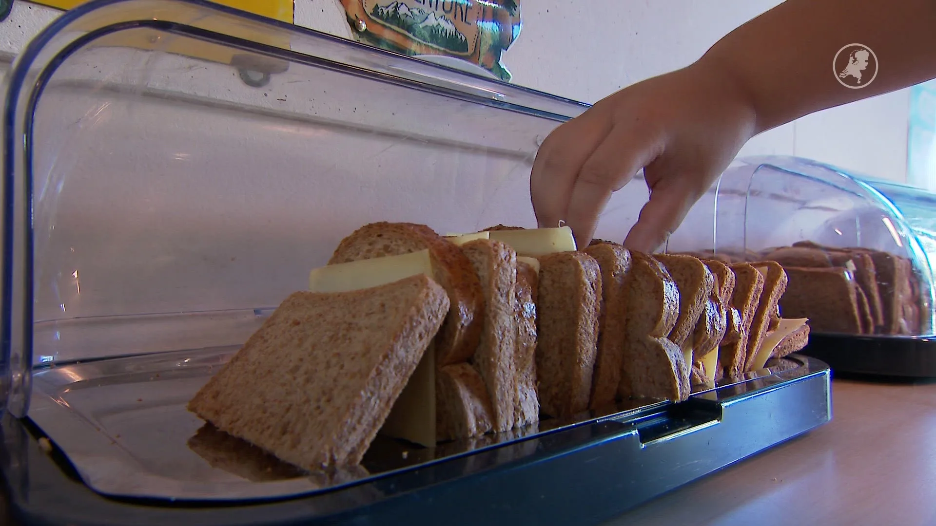 Boterham met kaas bij de lunch? Dat wordt steeds minder populair