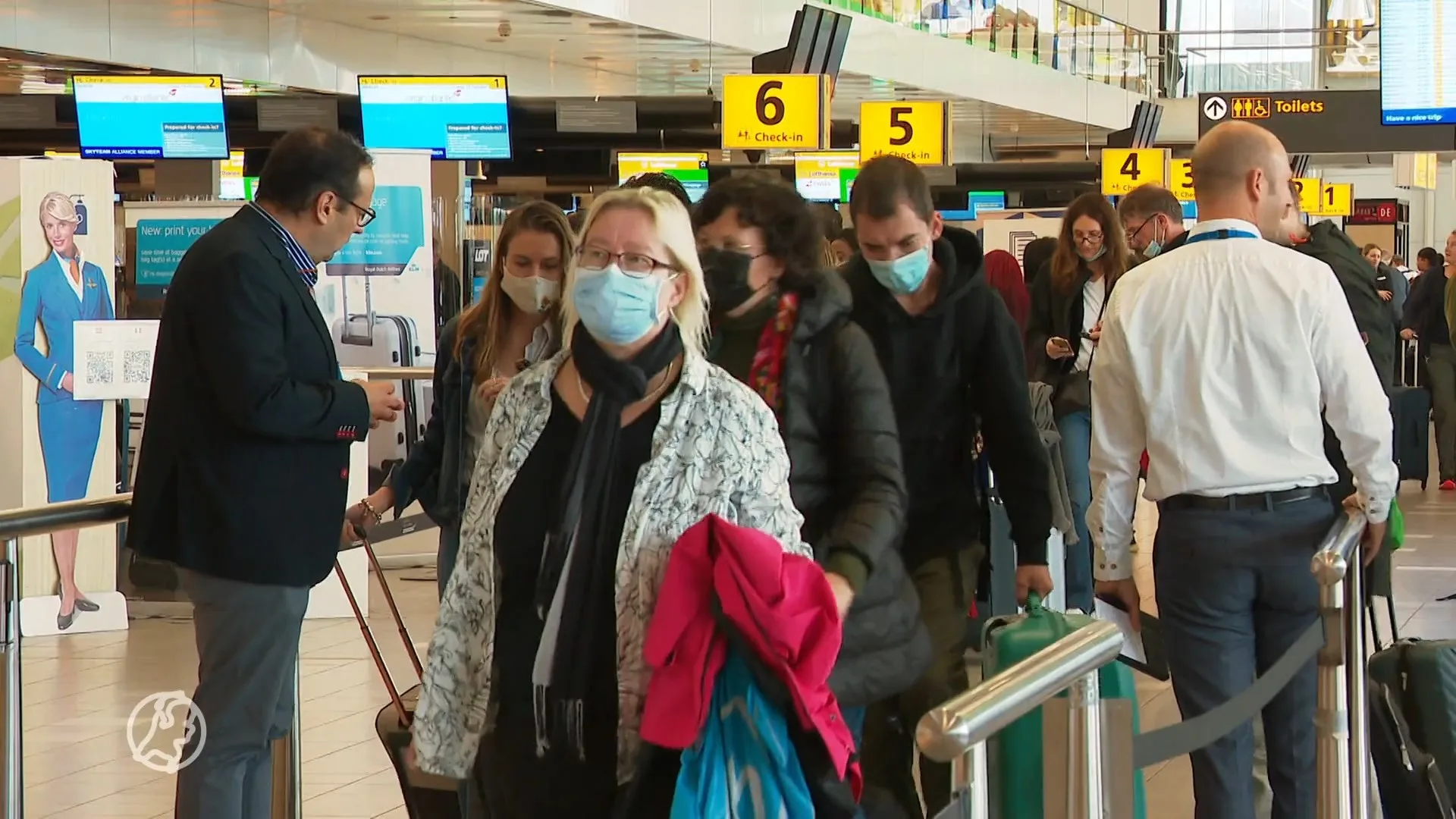 Weer 'pittig druk' op Schiphol: Nederland gaat weer massaal met het vliegtuig op vakantie