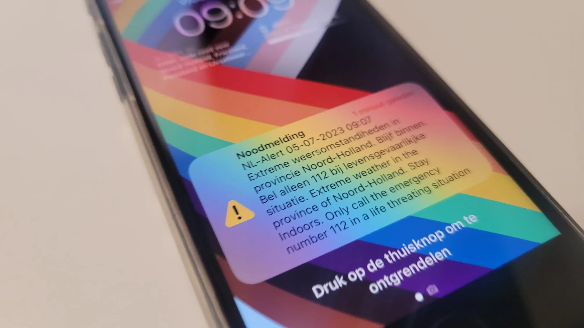 Om 12.00 uur luchtalarm én testbericht NL-Alert: zo stel je je telefoon goed in