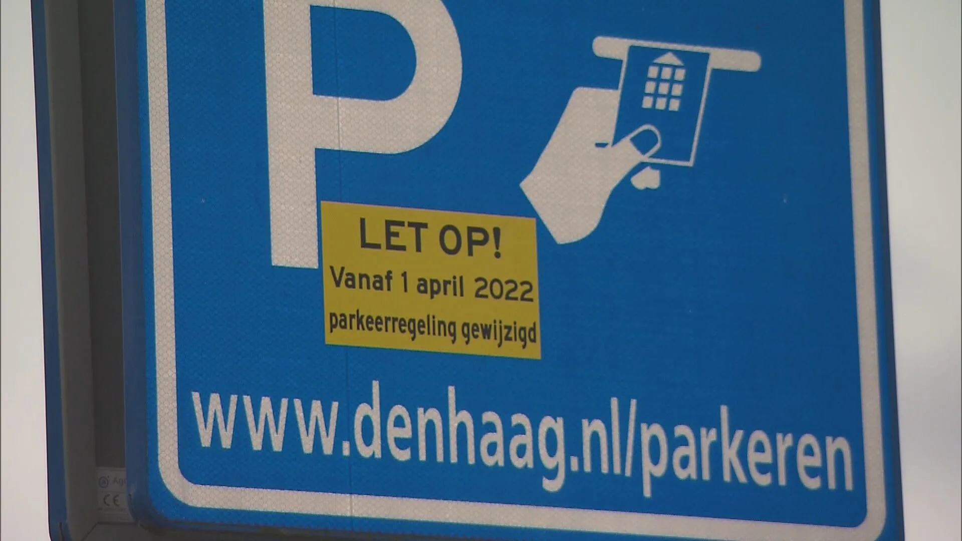 Een straat vol lege vakken, maar buurtbewoners mogen er niet parkeren