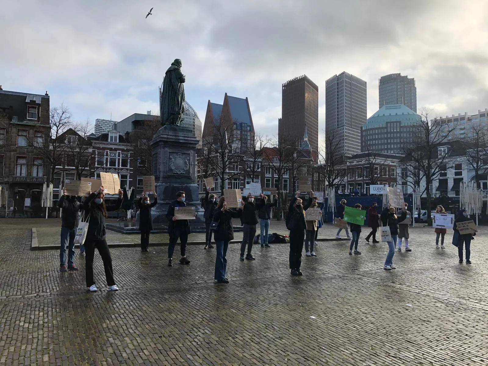 Scholieren en studenten voeren actie voor heropenen voortgezet en hoger onderwijs