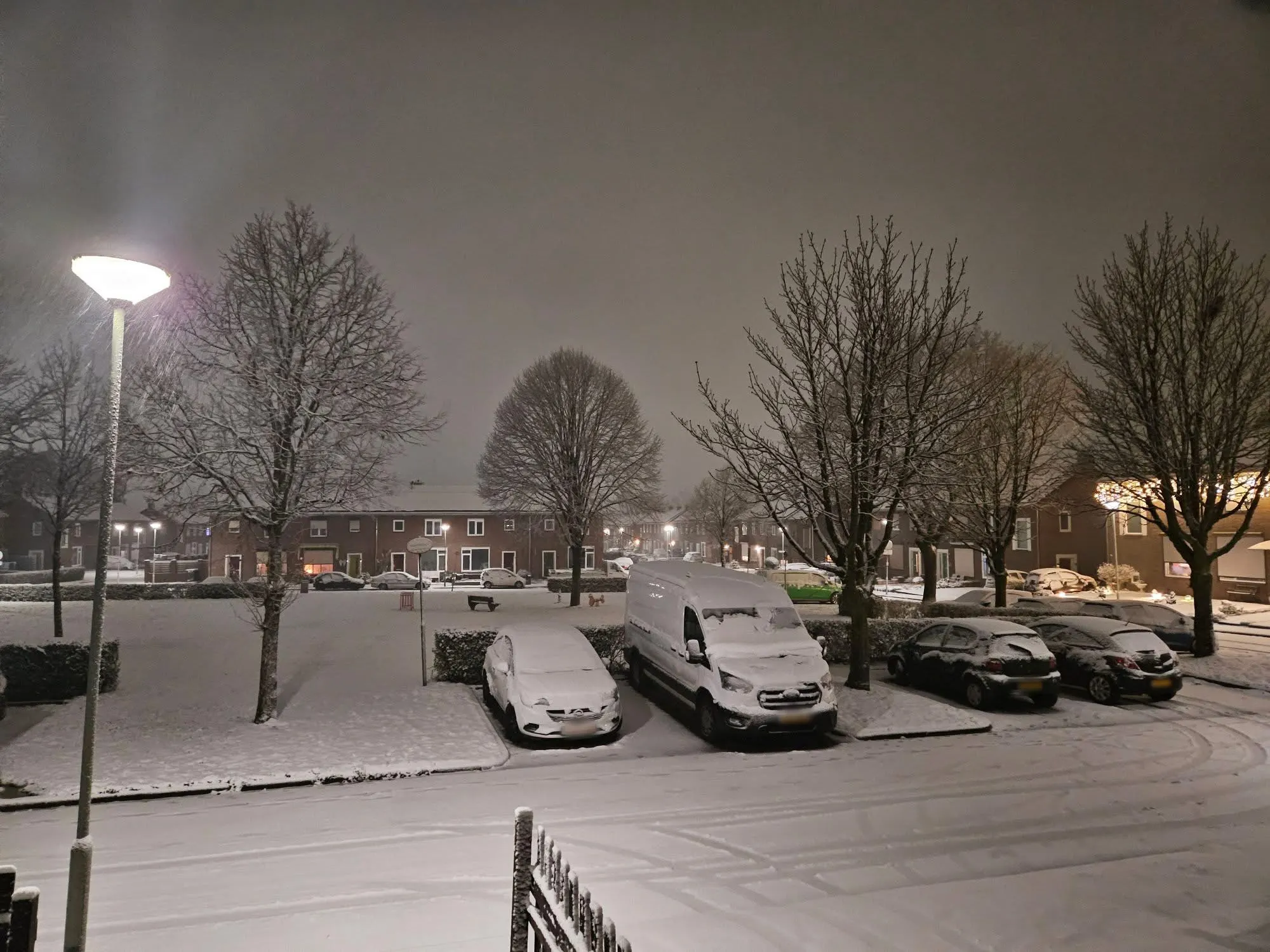 Let it snow! Gladde wegen en dik pak sneeuw in het zuidoosten van het land
